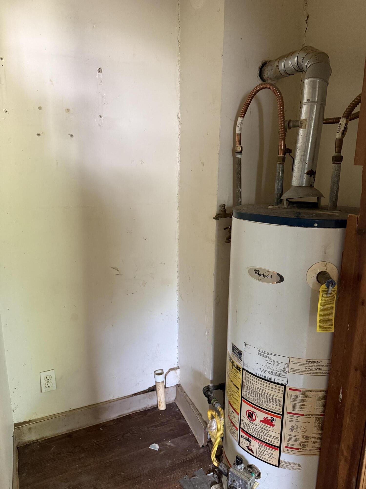 1055 South New Avenue Property Photo 8