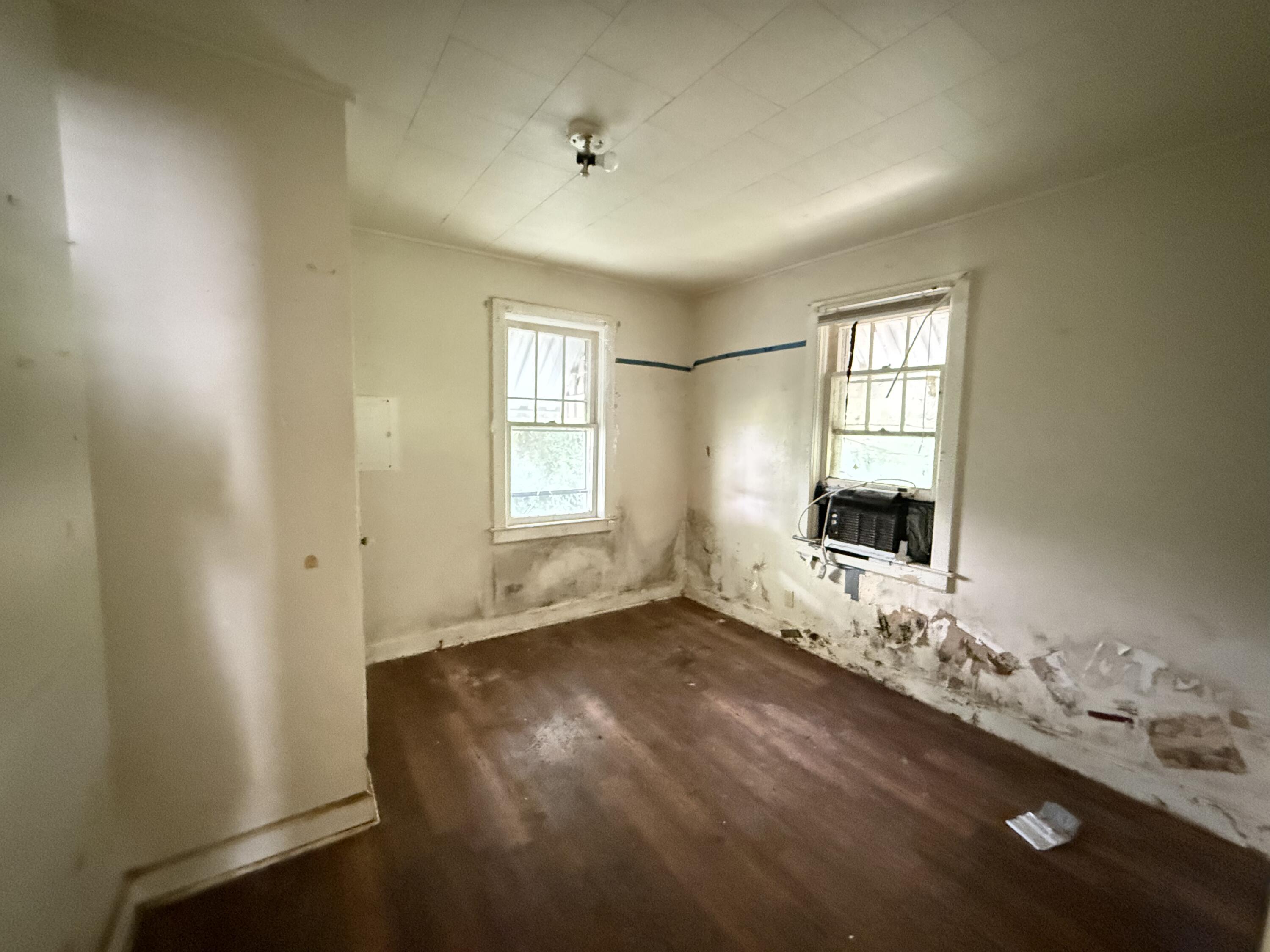 1055 South New Avenue Property Photo 12