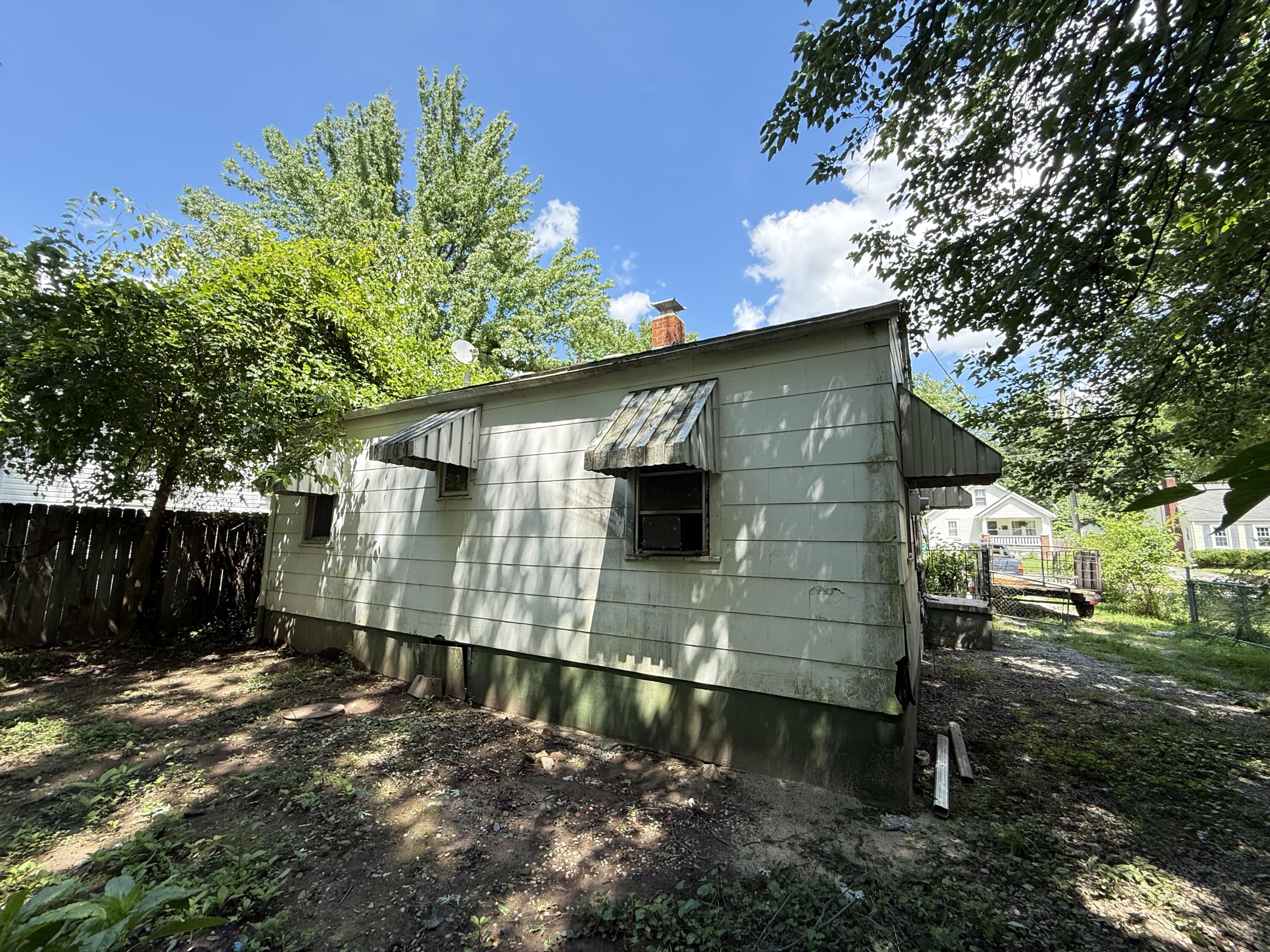 1055 South New Avenue Property Photo 14