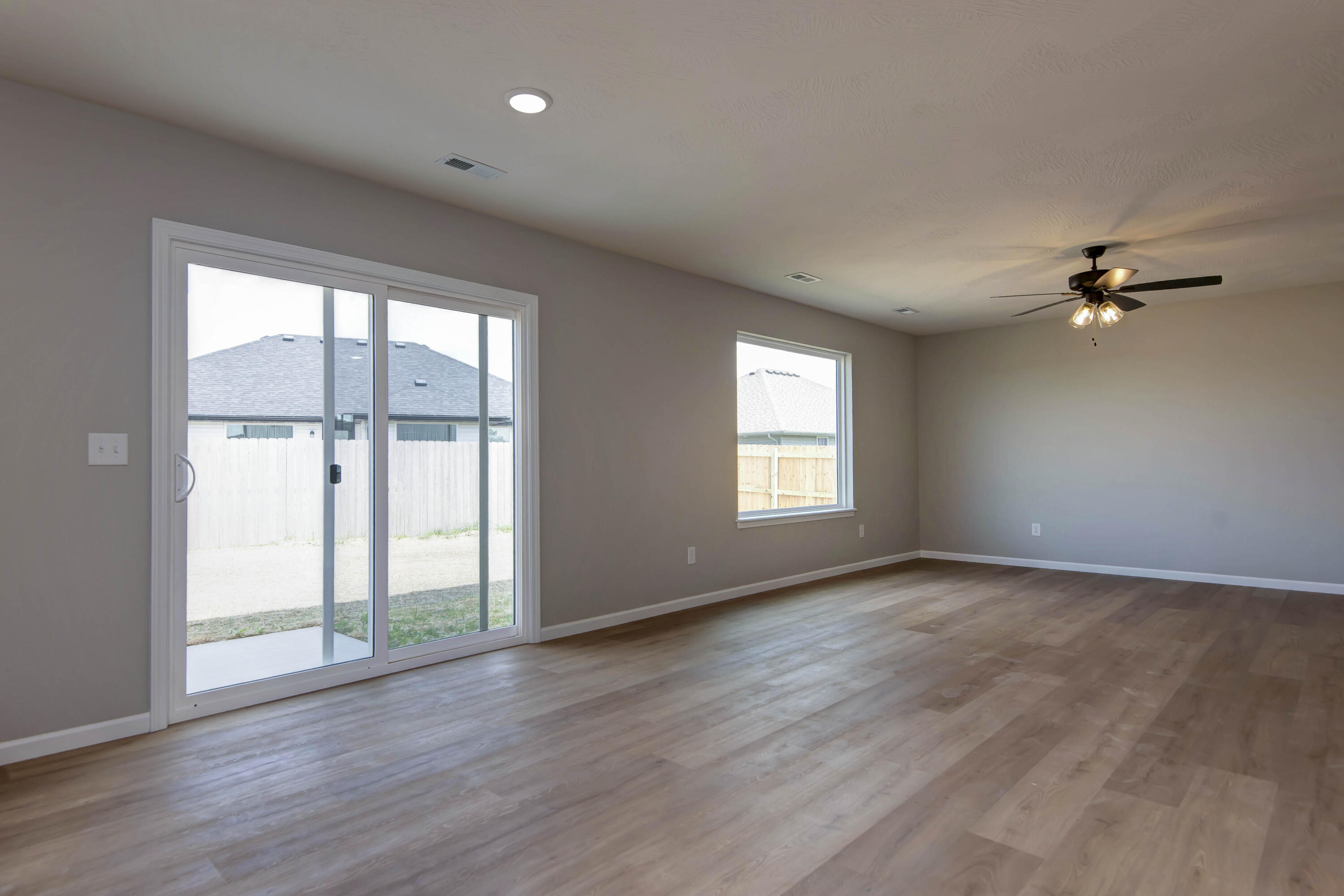 527 Spring Meadow Drive Property Photo 5