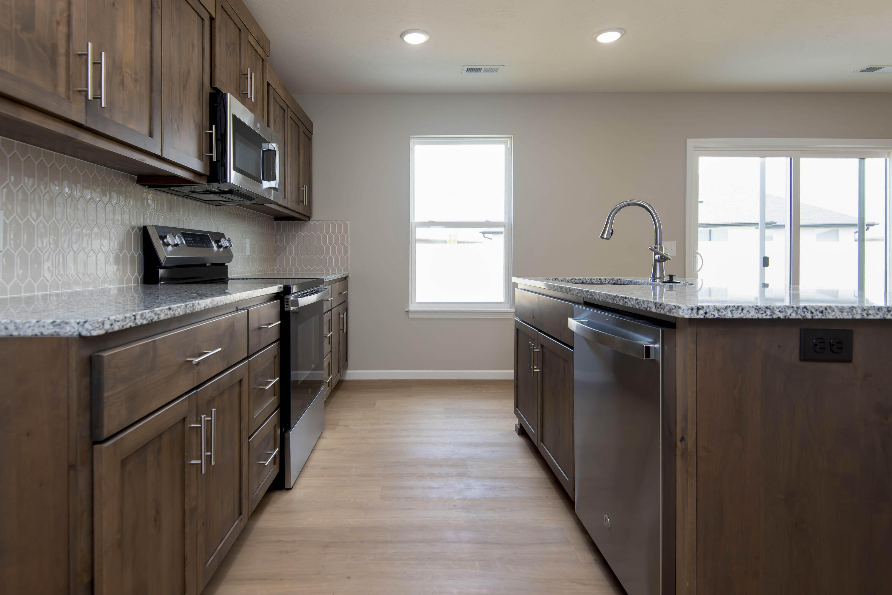 527 Spring Meadow Drive Property Photo 7