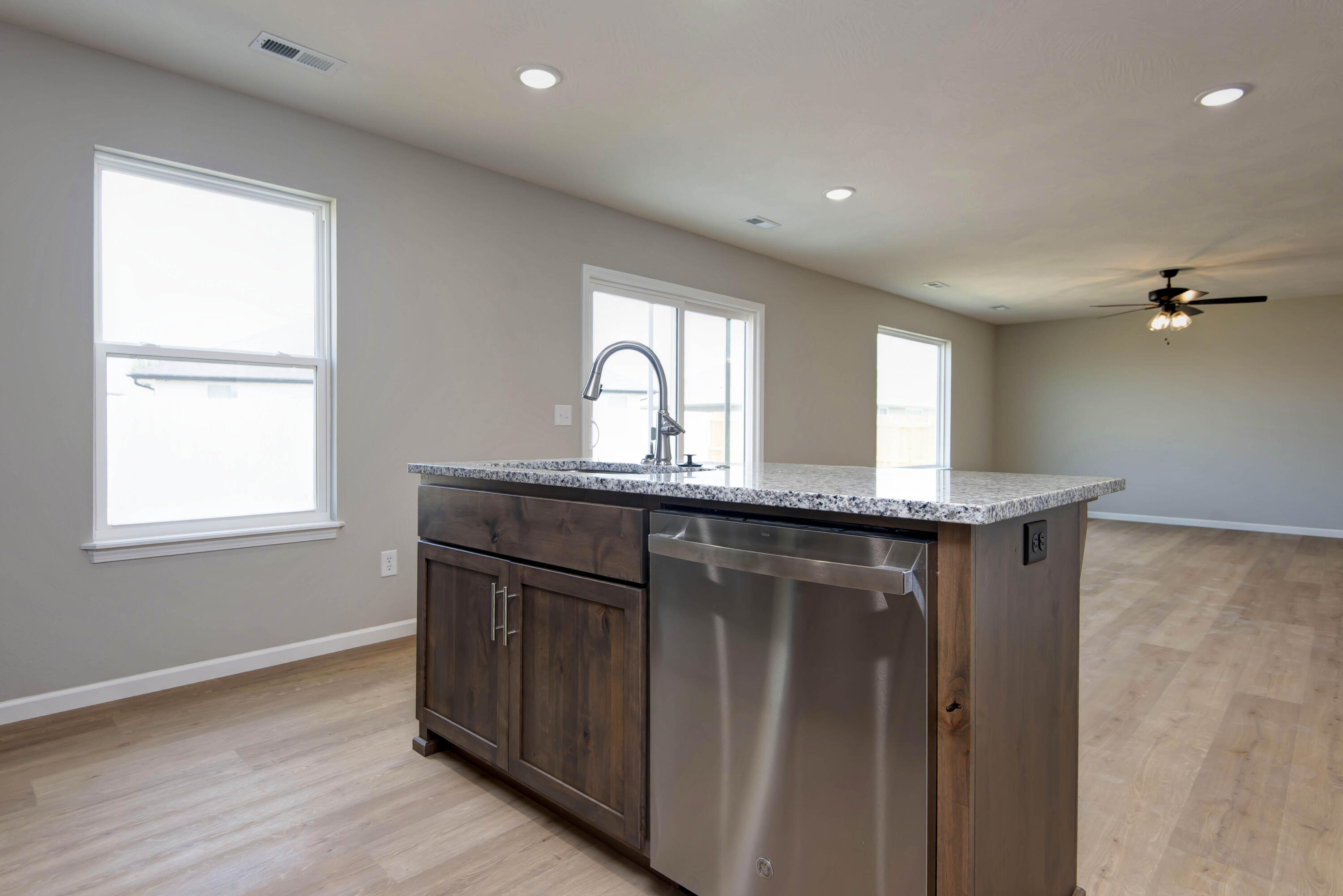 527 Spring Meadow Drive Property Photo 8