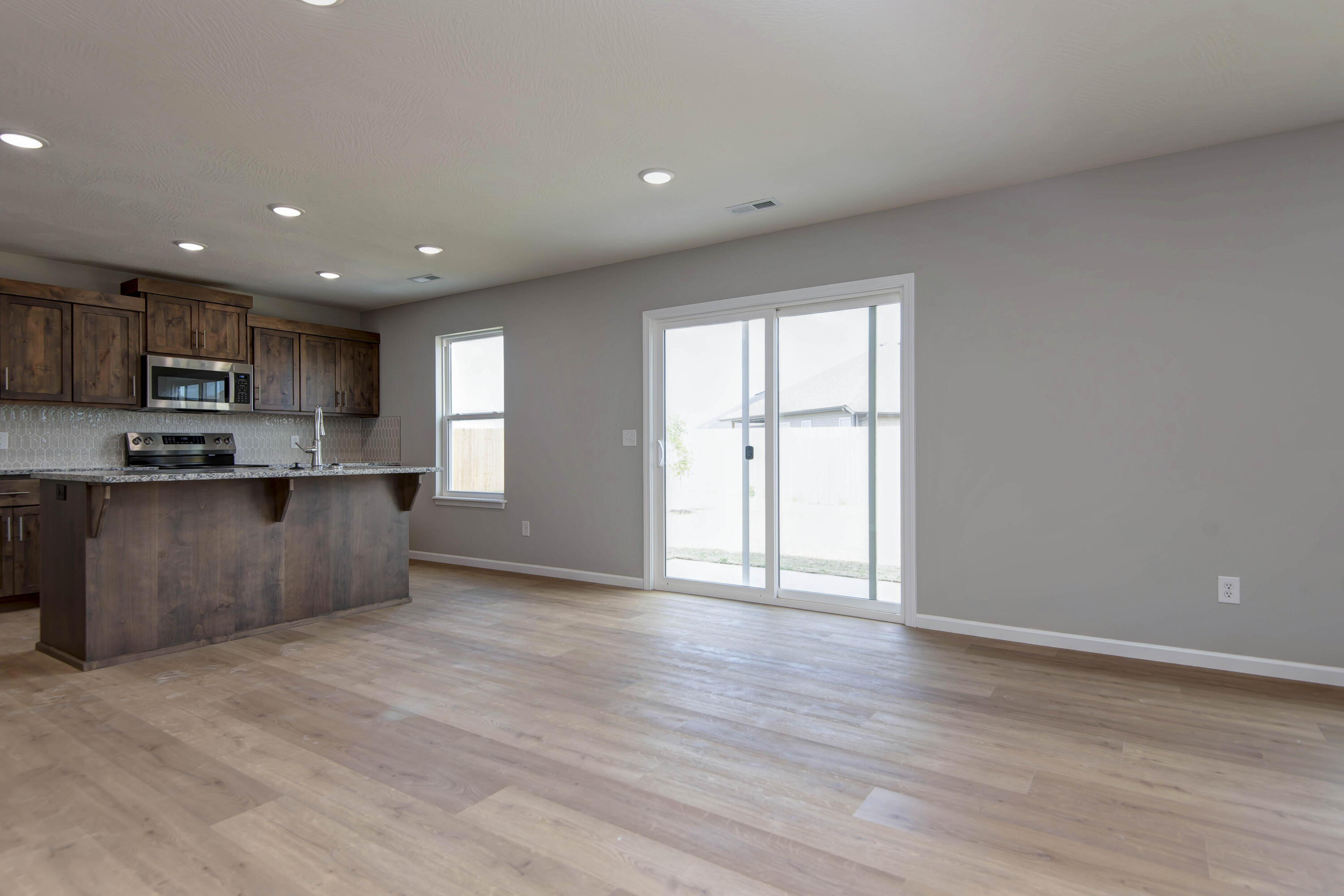 527 Spring Meadow Drive Property Photo 11