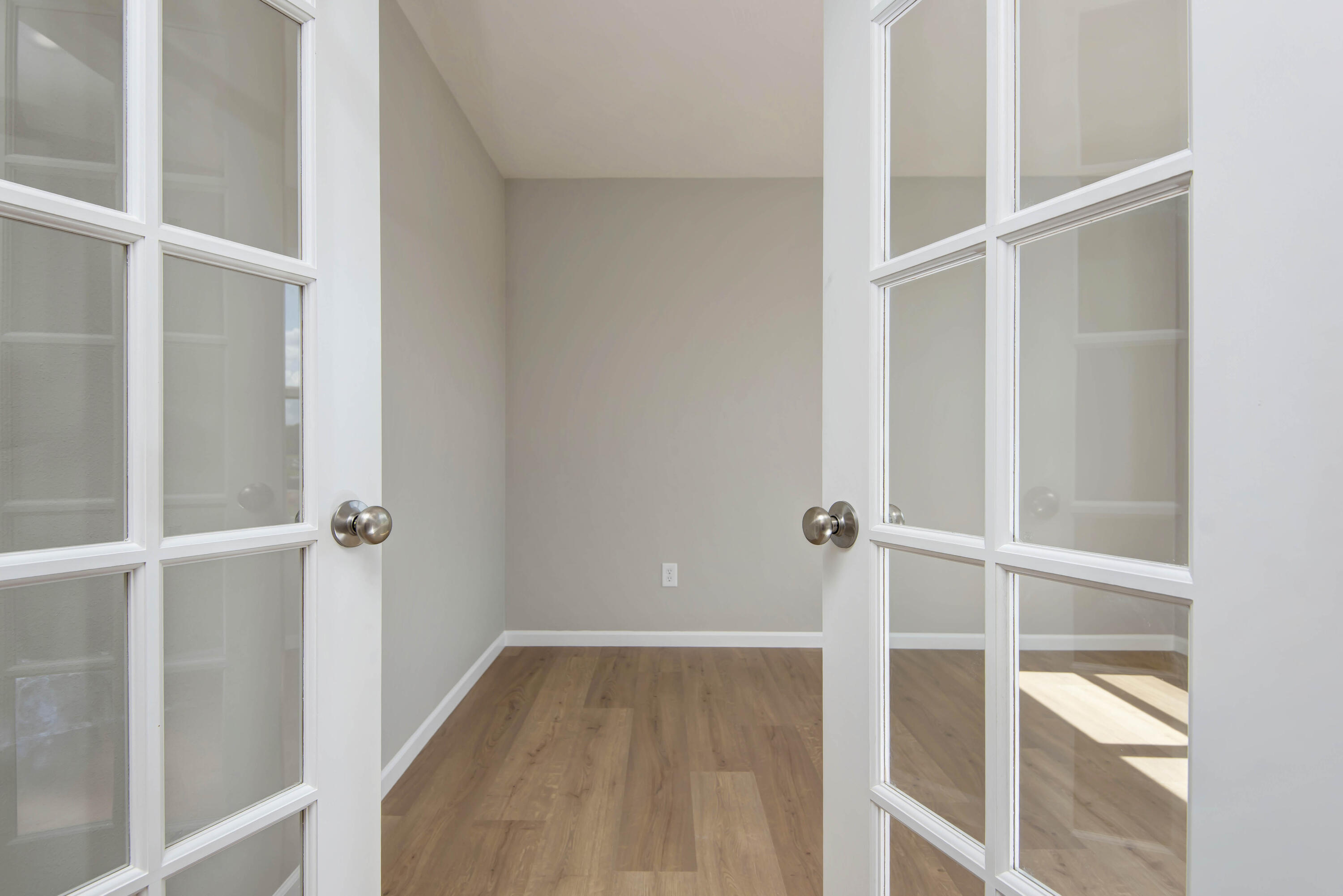527 Spring Meadow Drive Property Photo 15