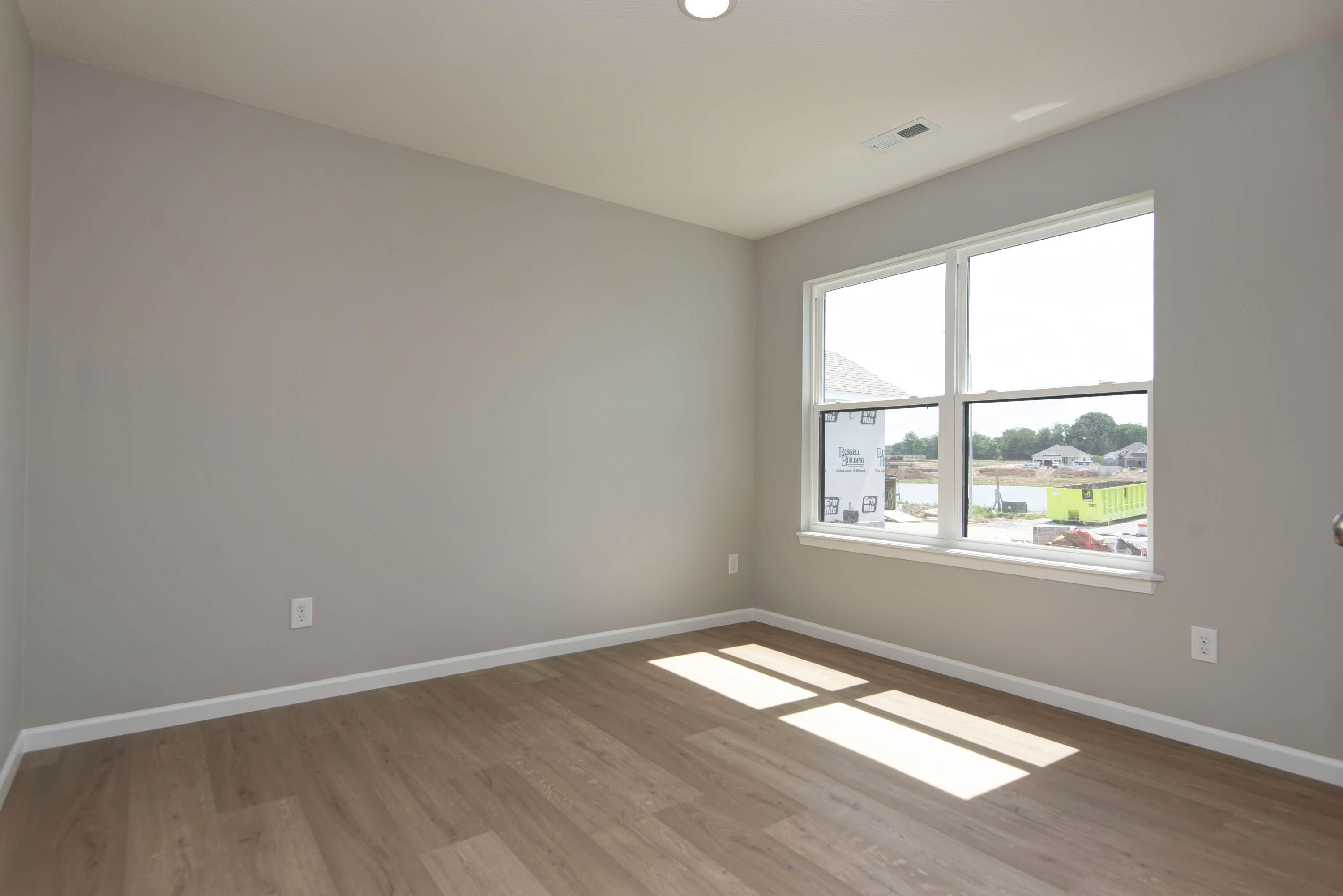 527 Spring Meadow Drive Property Photo 16