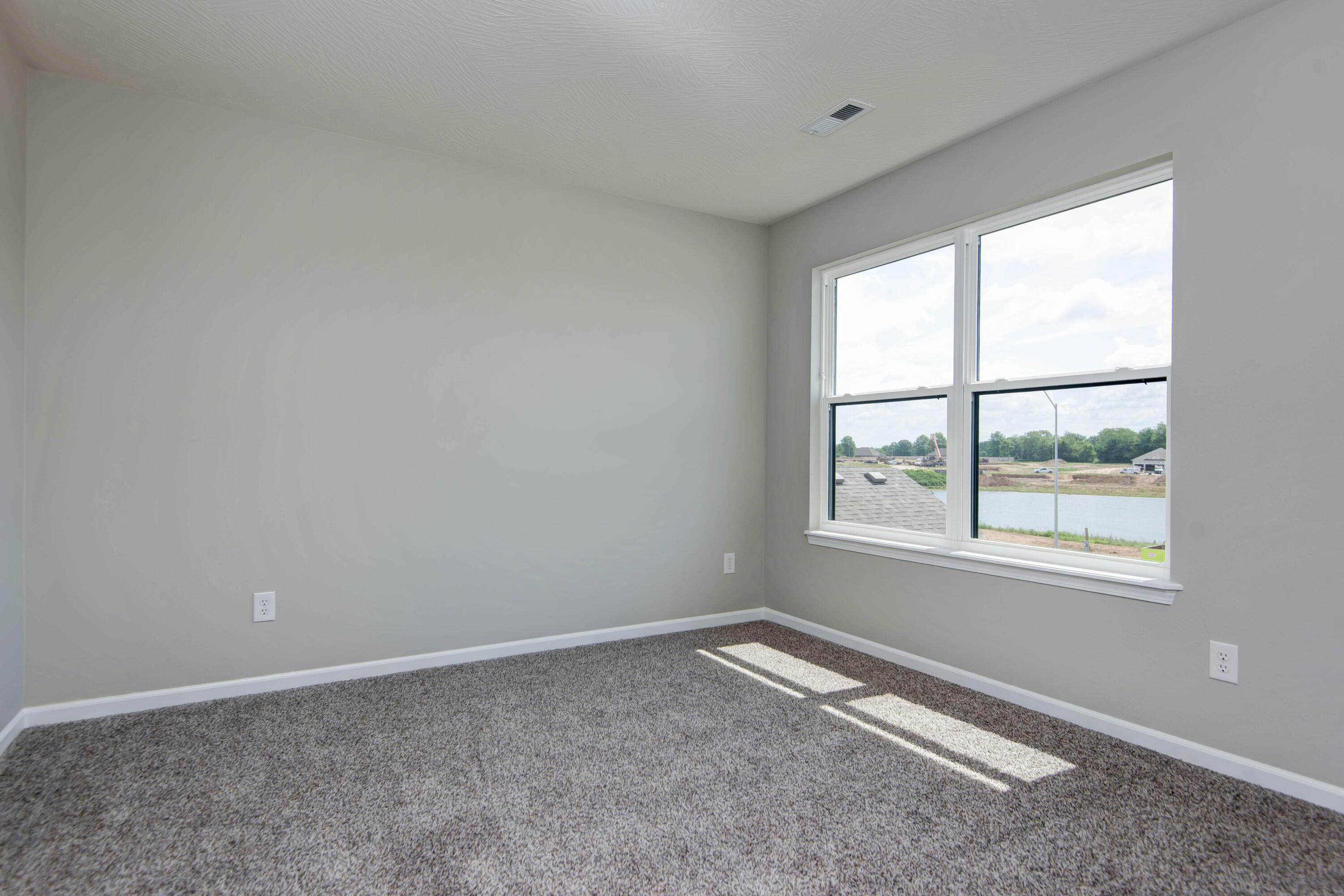 527 Spring Meadow Drive Property Photo 17