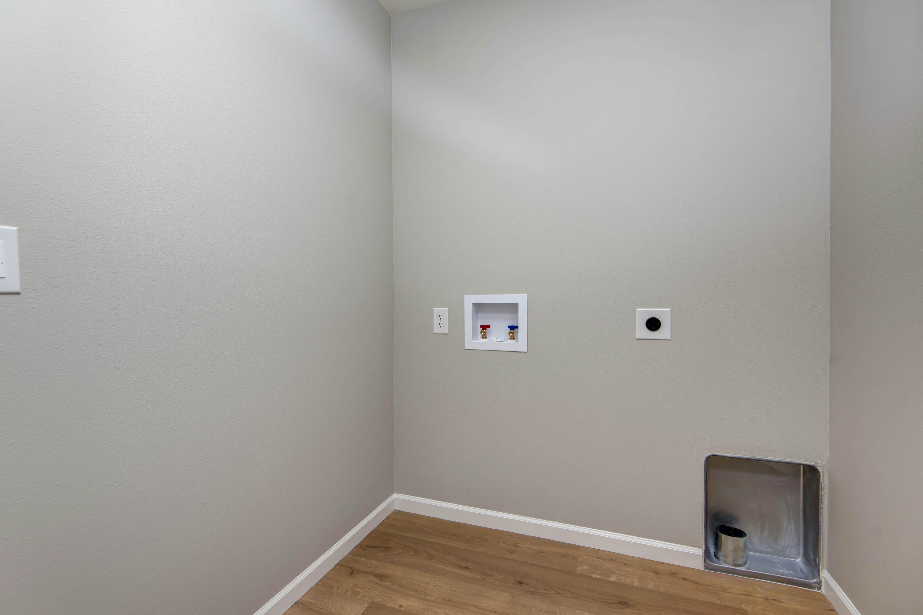 527 Spring Meadow Drive Property Photo 23