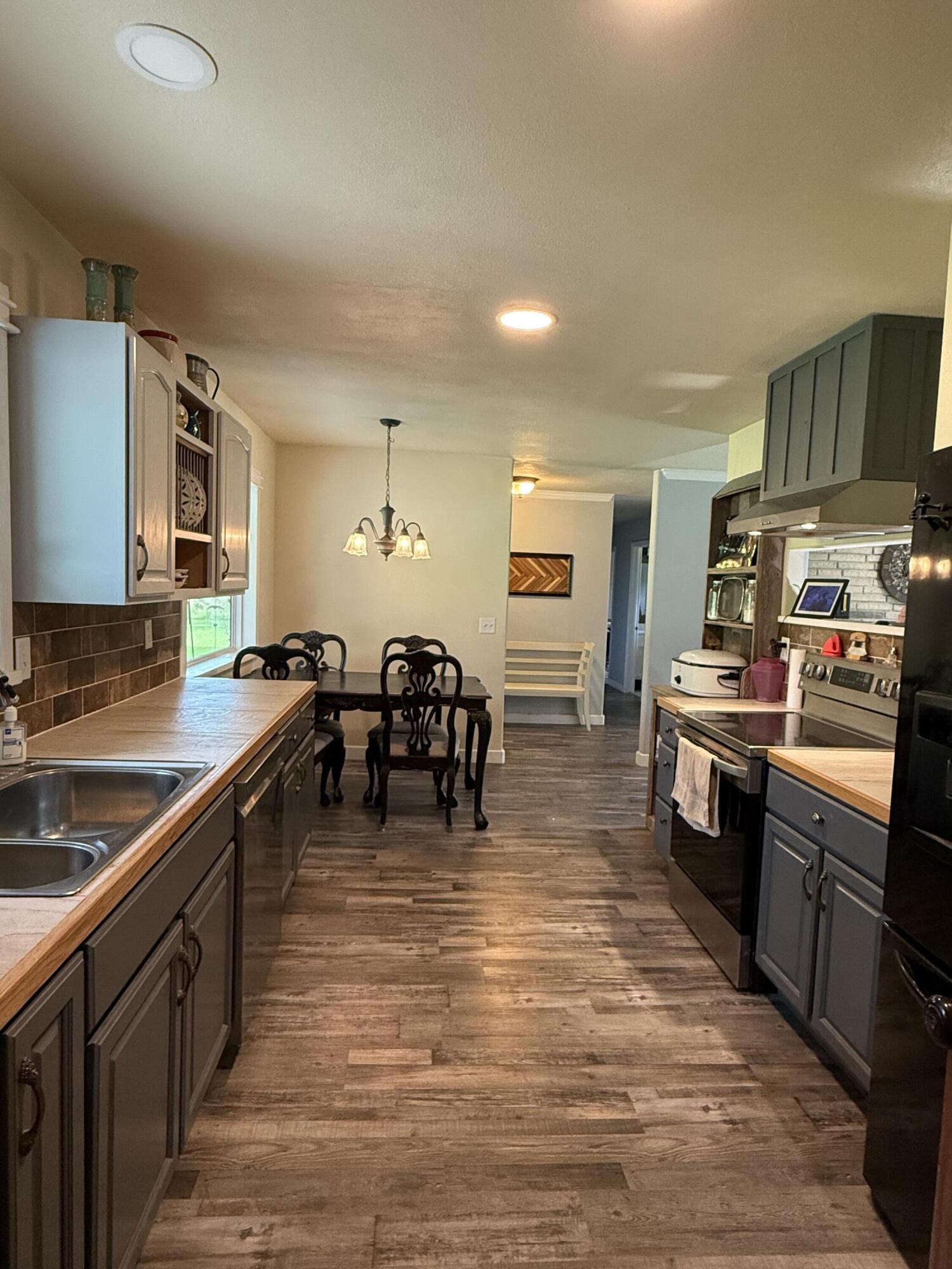 14585 Highway Aw Property Photo 3