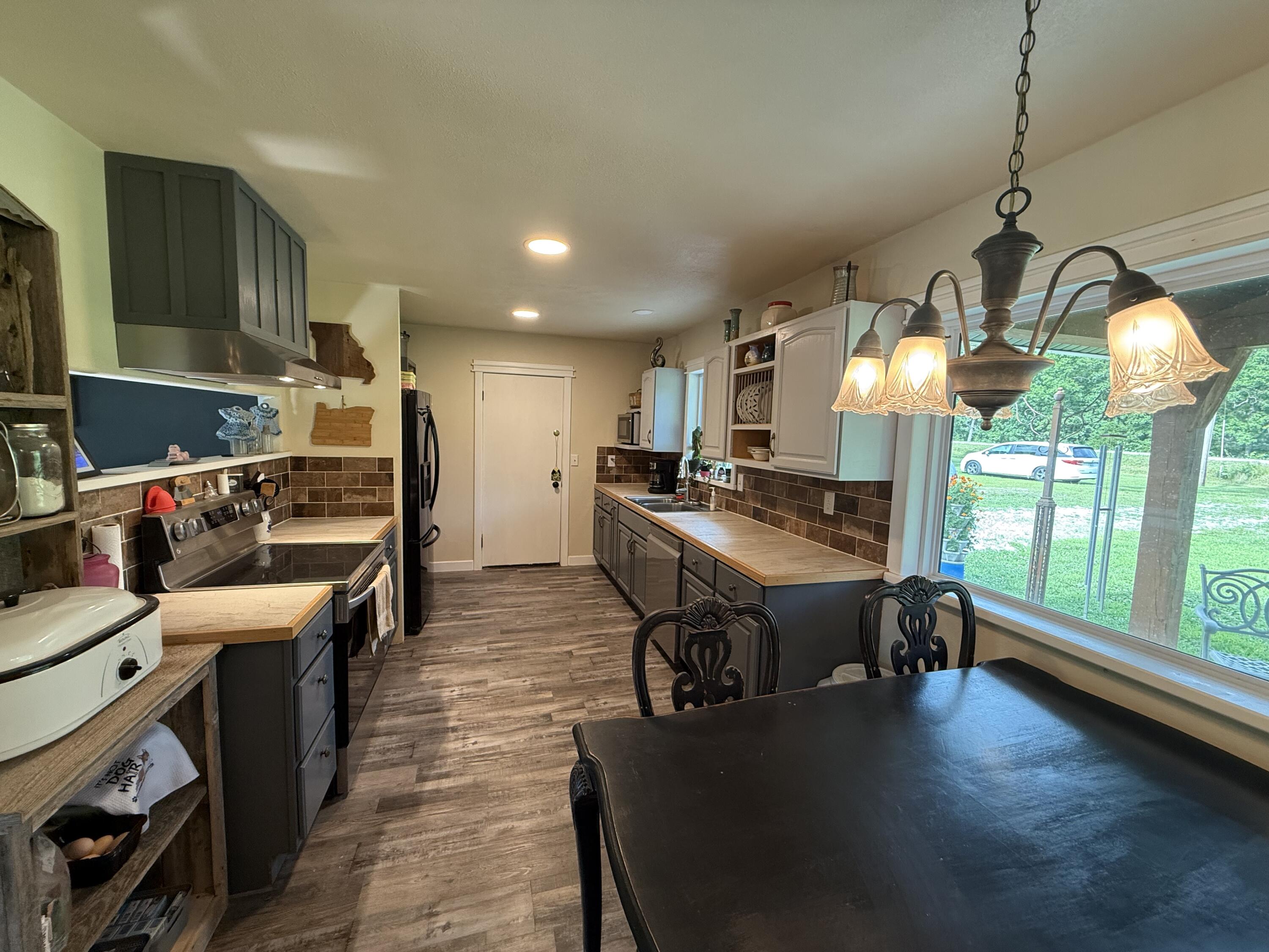 14585 Highway Aw Property Photo 4