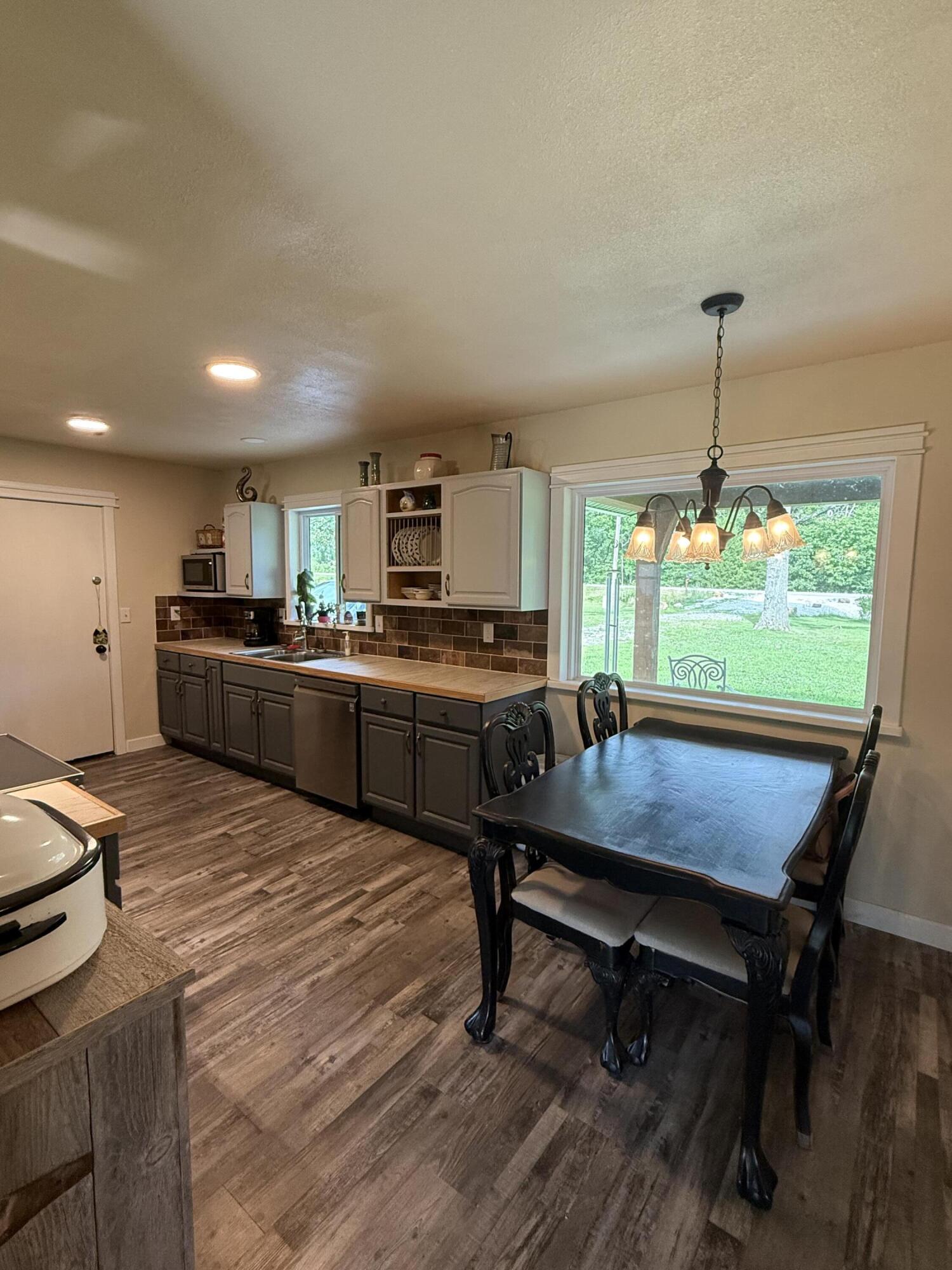 14585 Highway Aw Property Photo 5