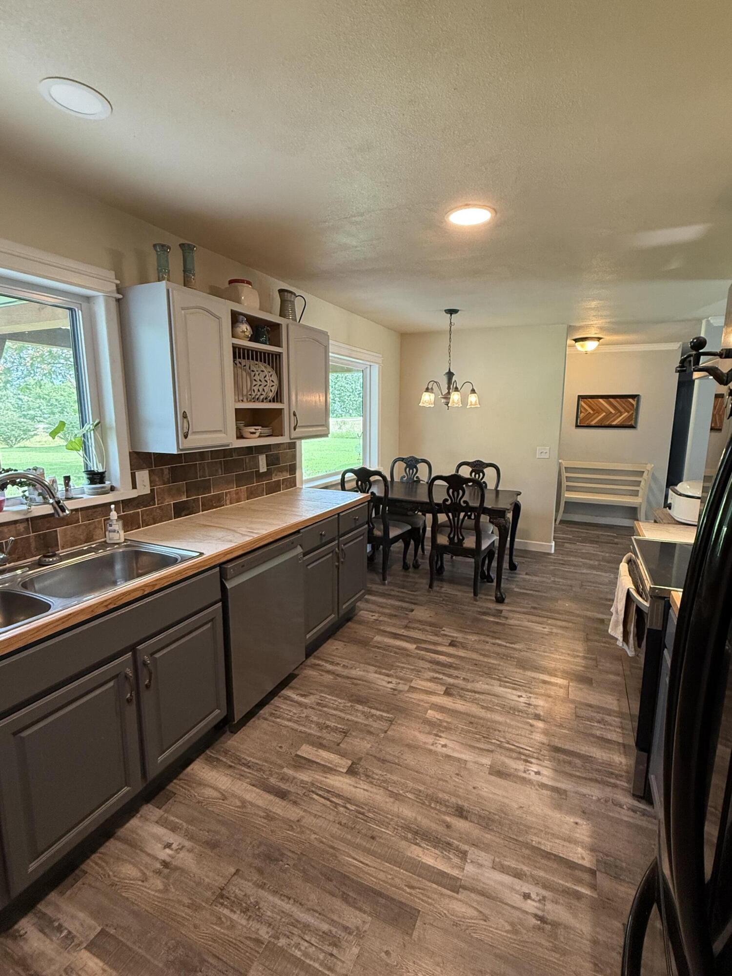 14585 Highway Aw Property Photo 6