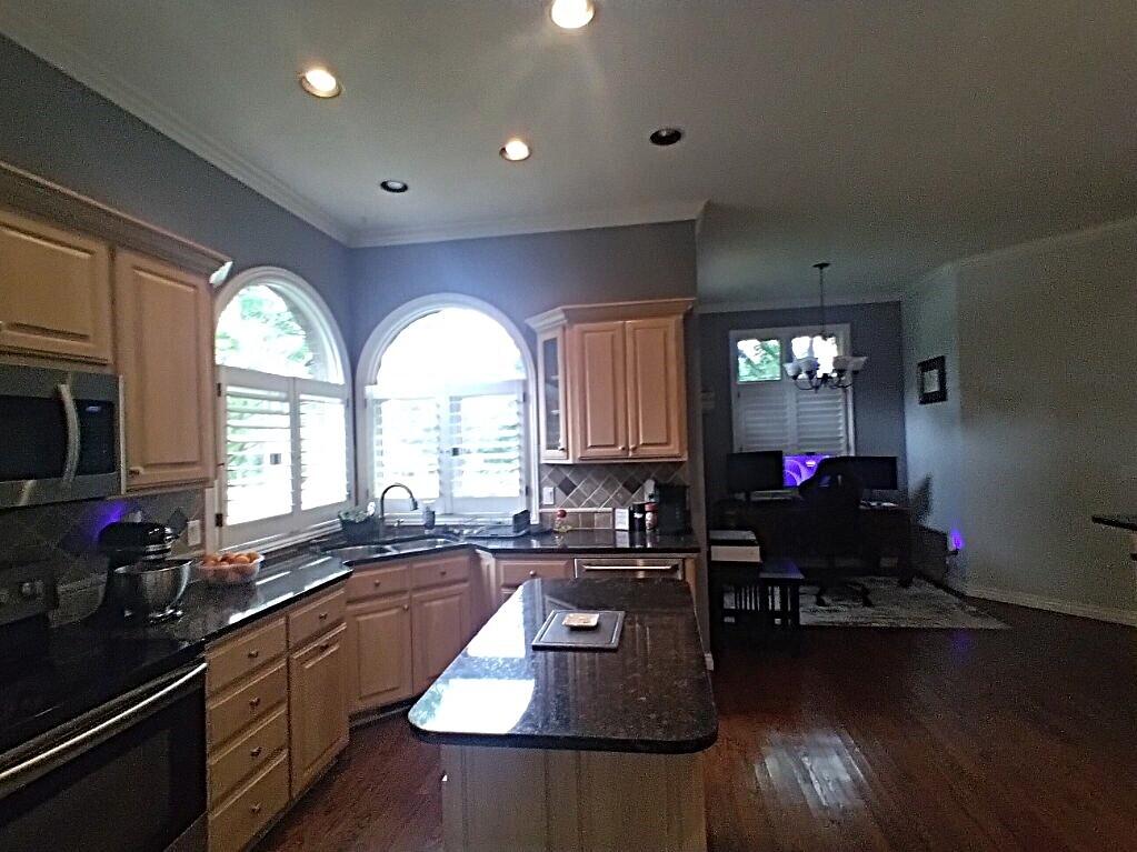 840 Troy Avenue Property Photo 8