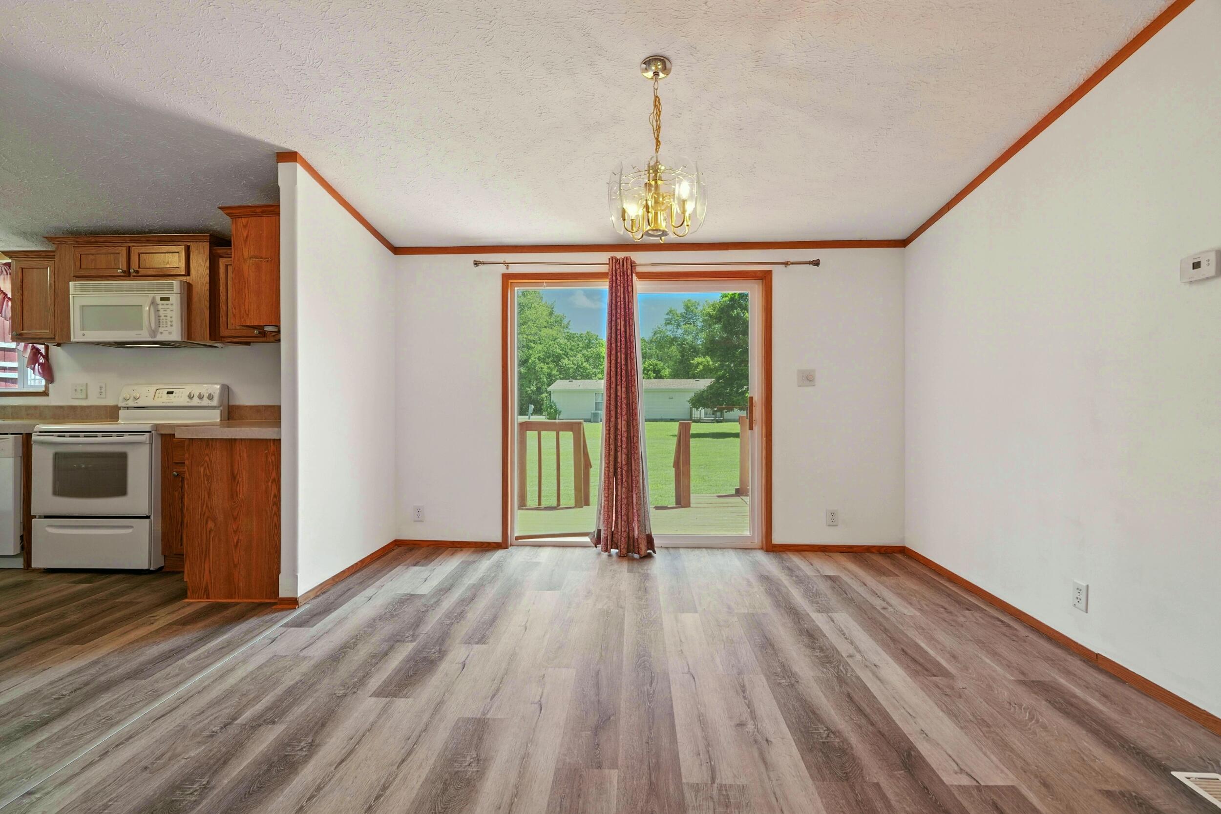 275 Molly Lane Property Photo 8