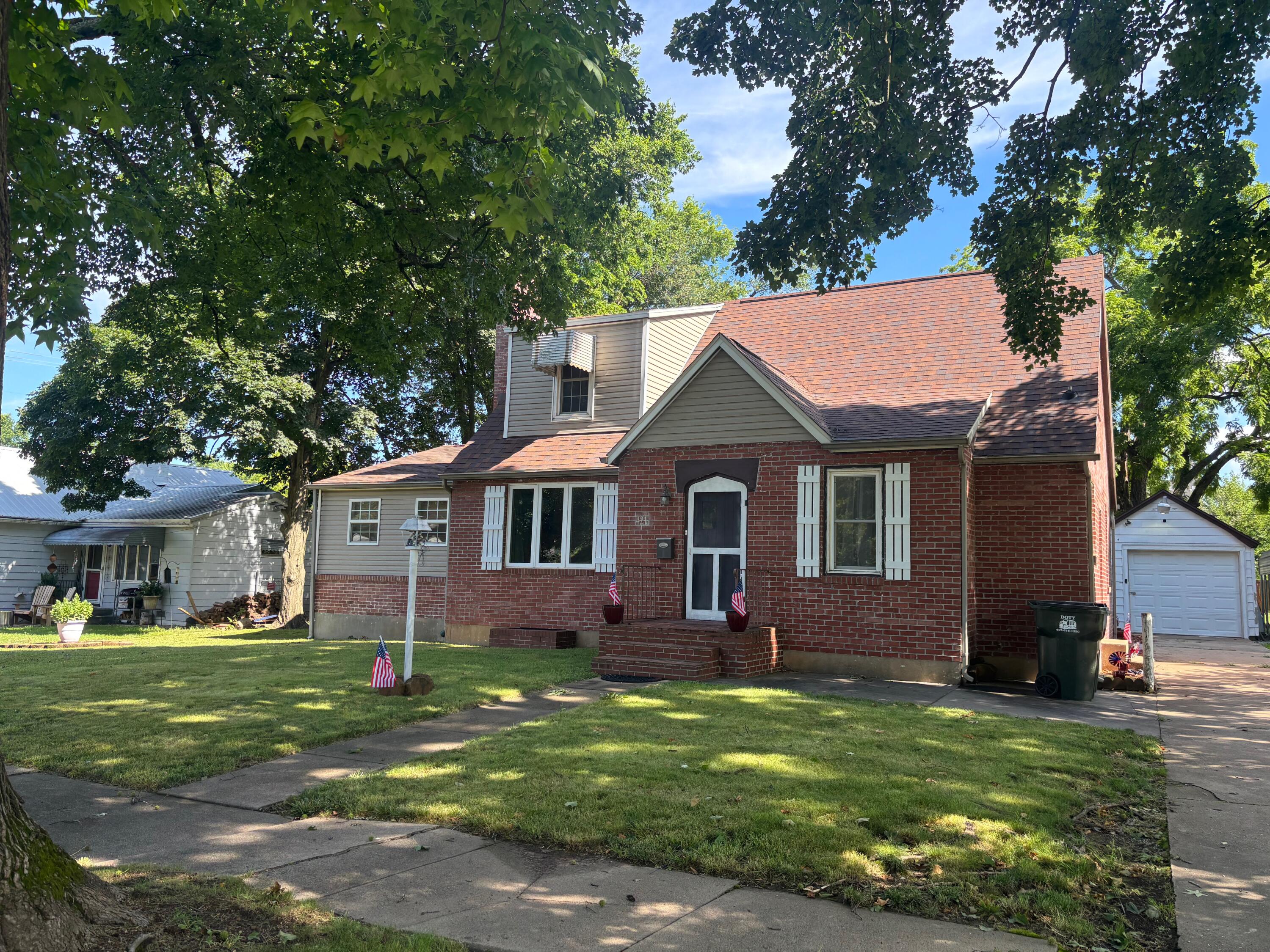 421 West College Street Property Photo 1