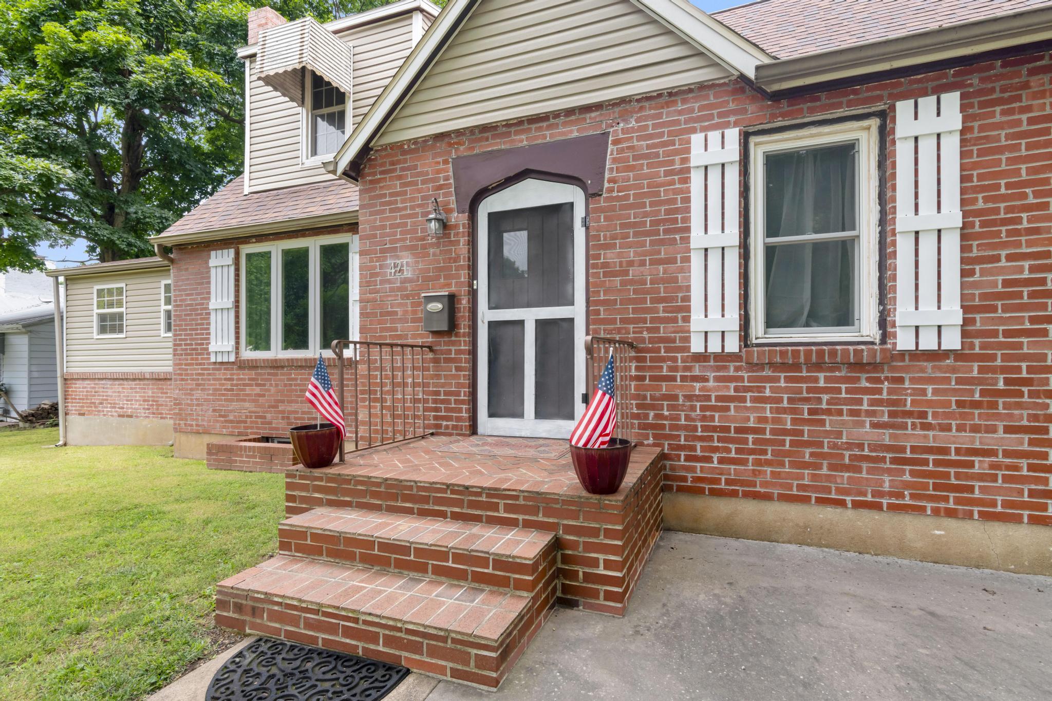 421 West College Street Property Photo 2