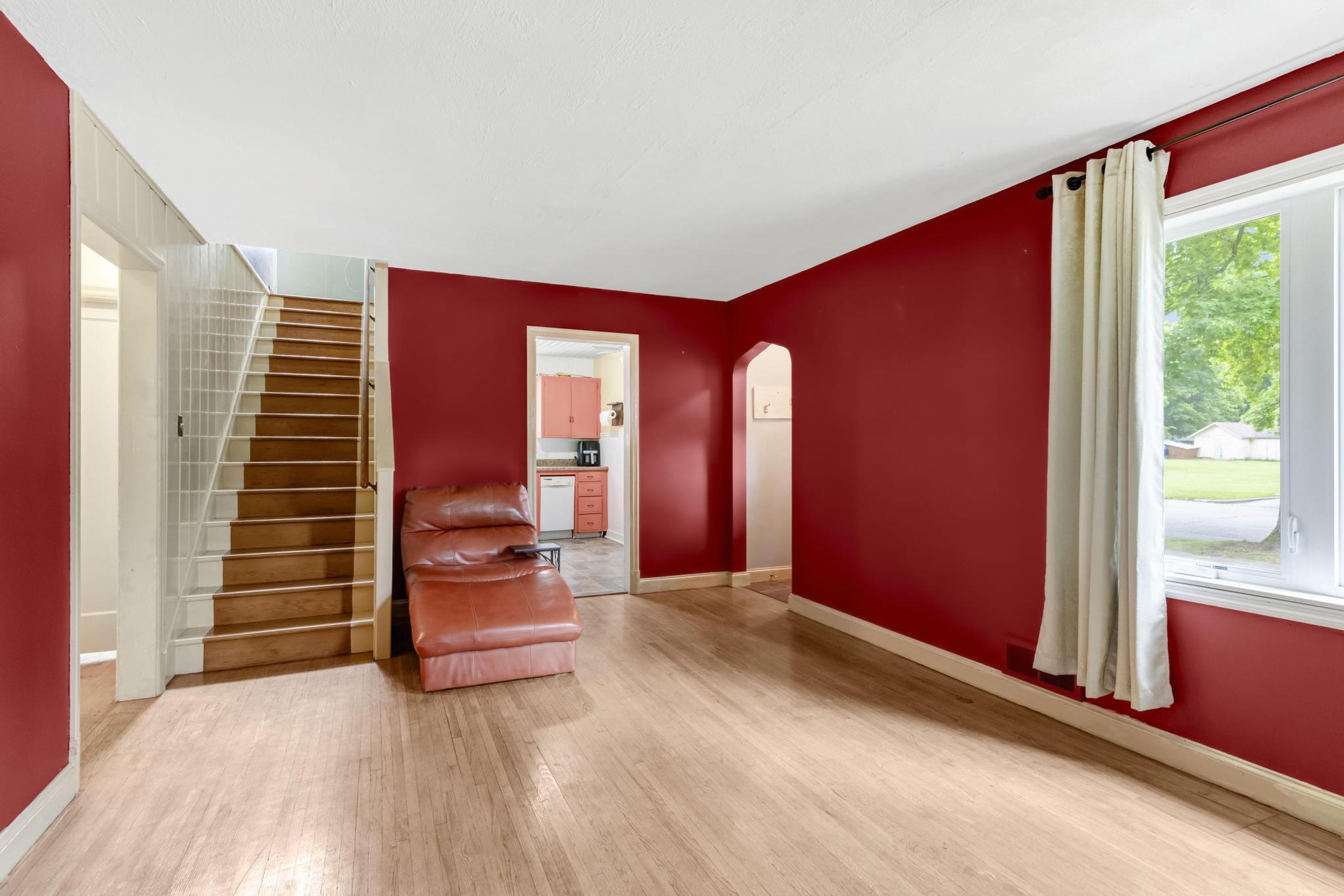 421 West College Street Property Photo 7