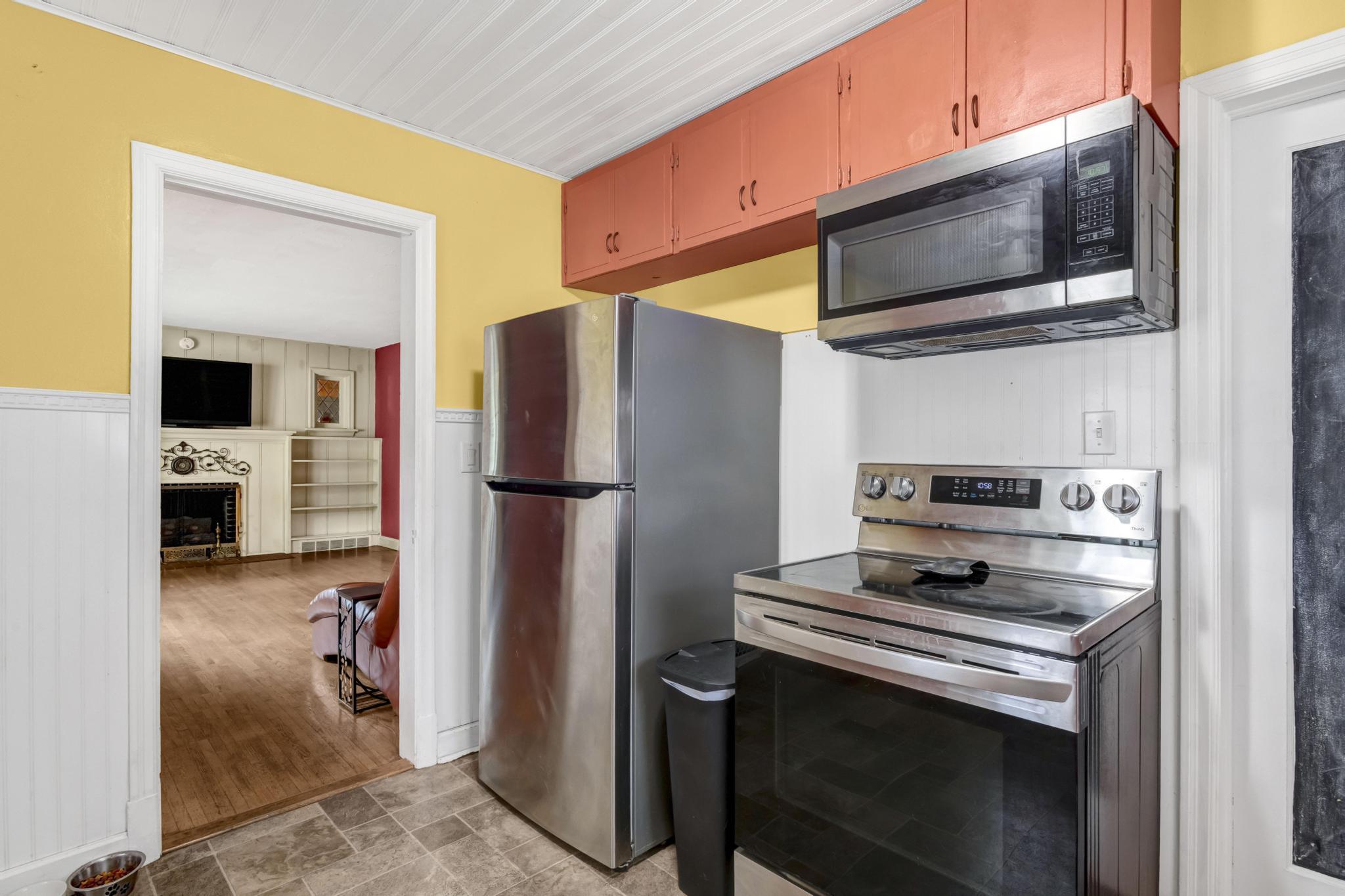 421 West College Street Property Photo 8