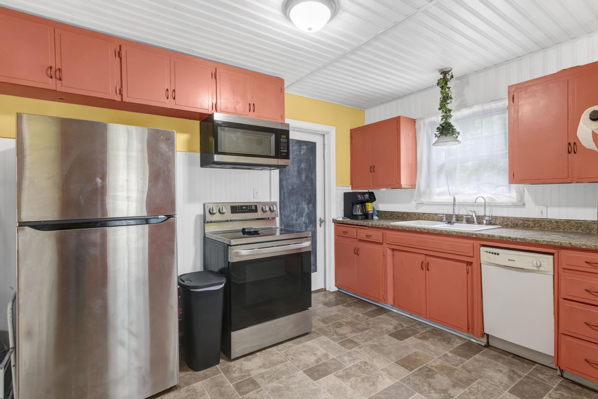 421 West College Street Property Photo 10