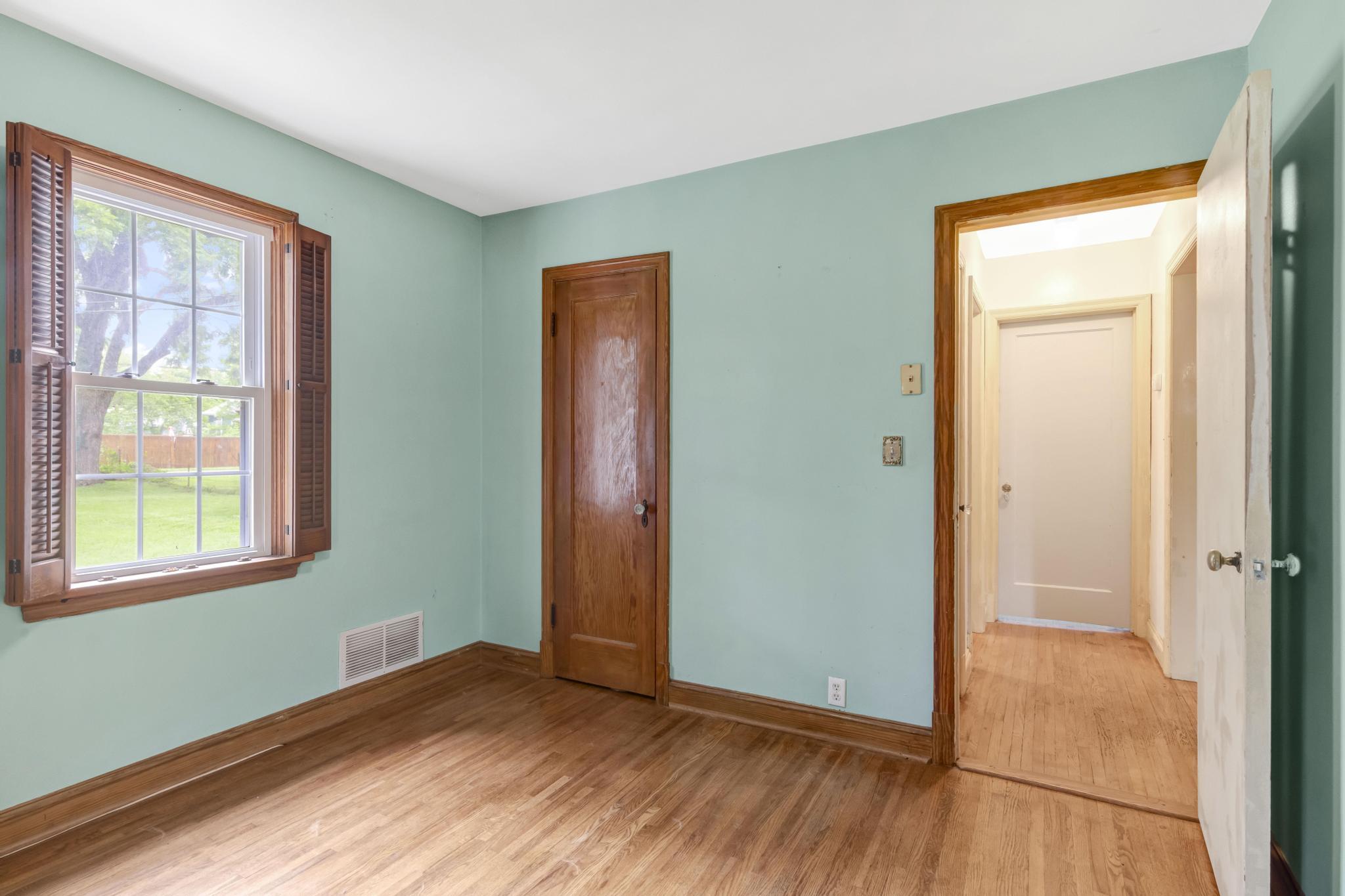 421 West College Street Property Photo 13