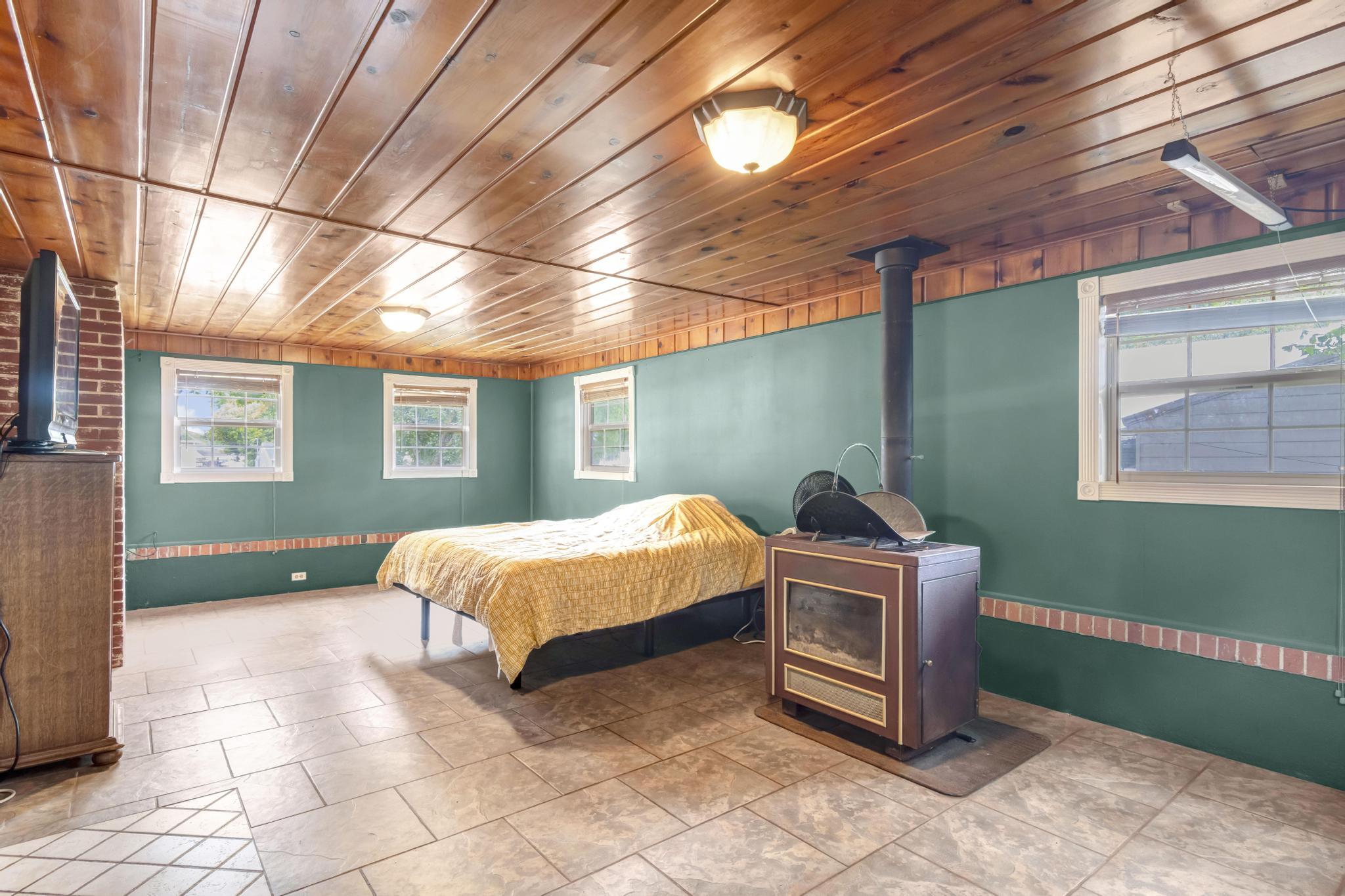 421 West College Street Property Photo 14