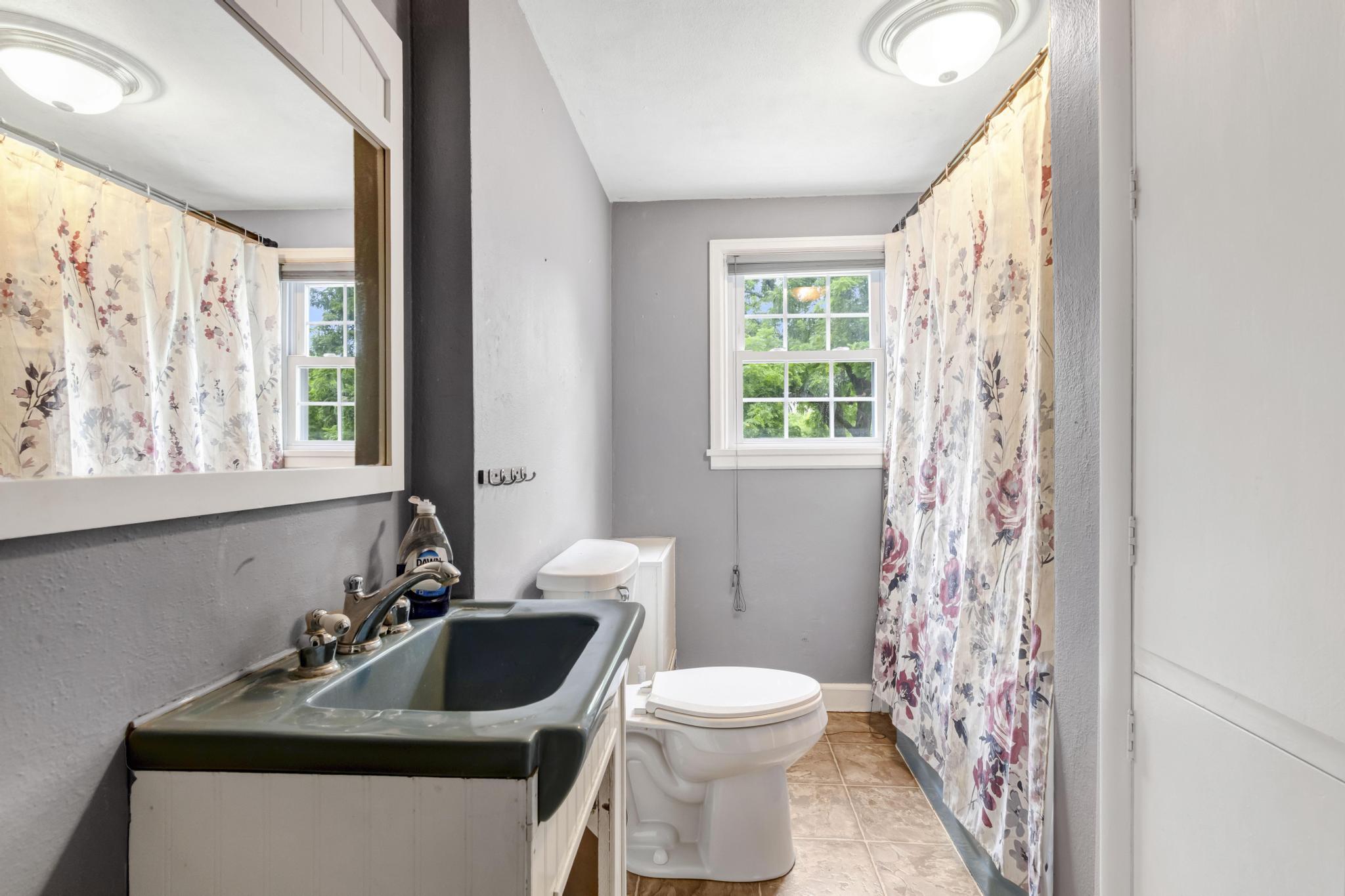 421 West College Street Property Photo 14