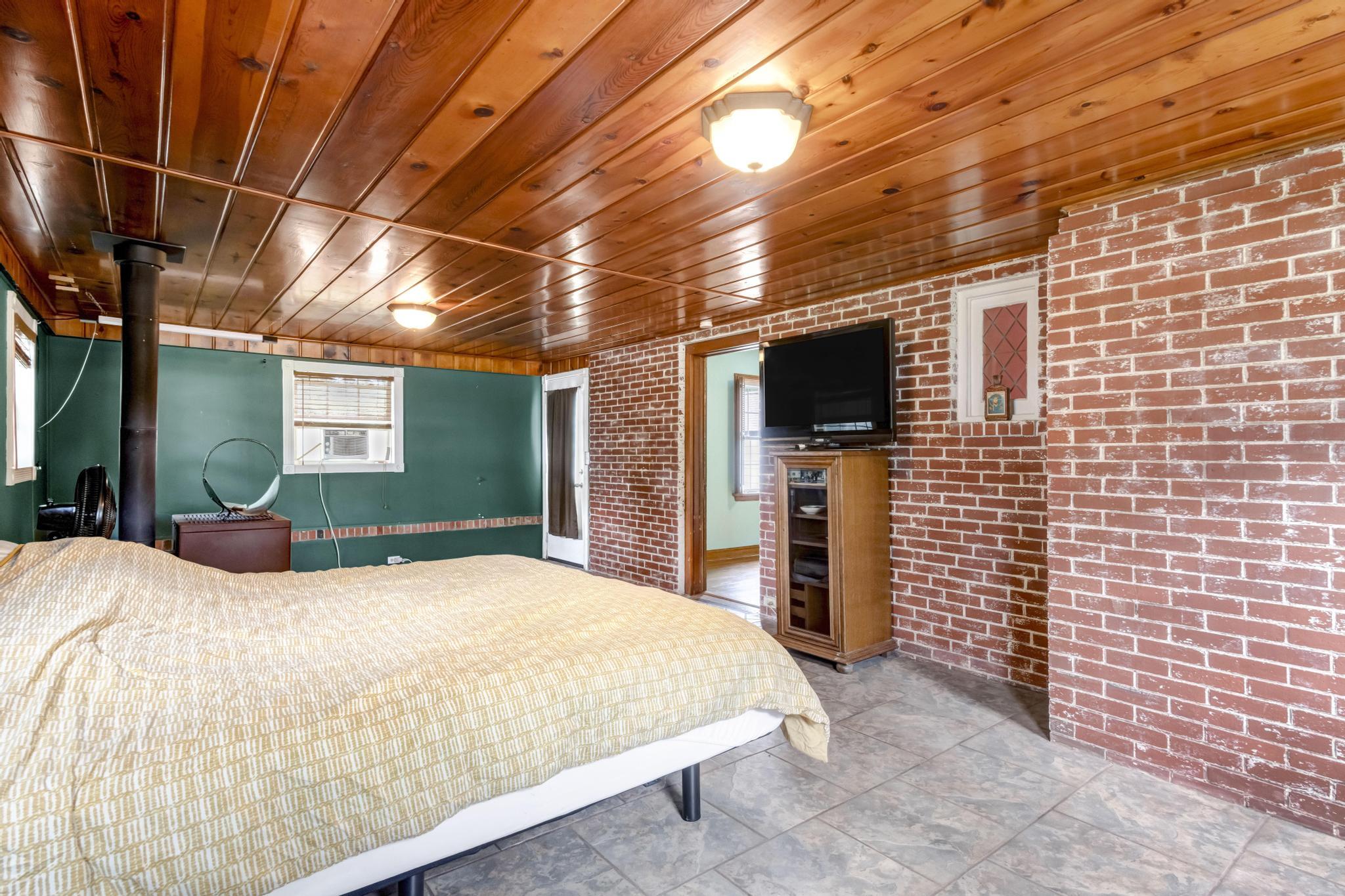 421 West College Street Property Photo 15