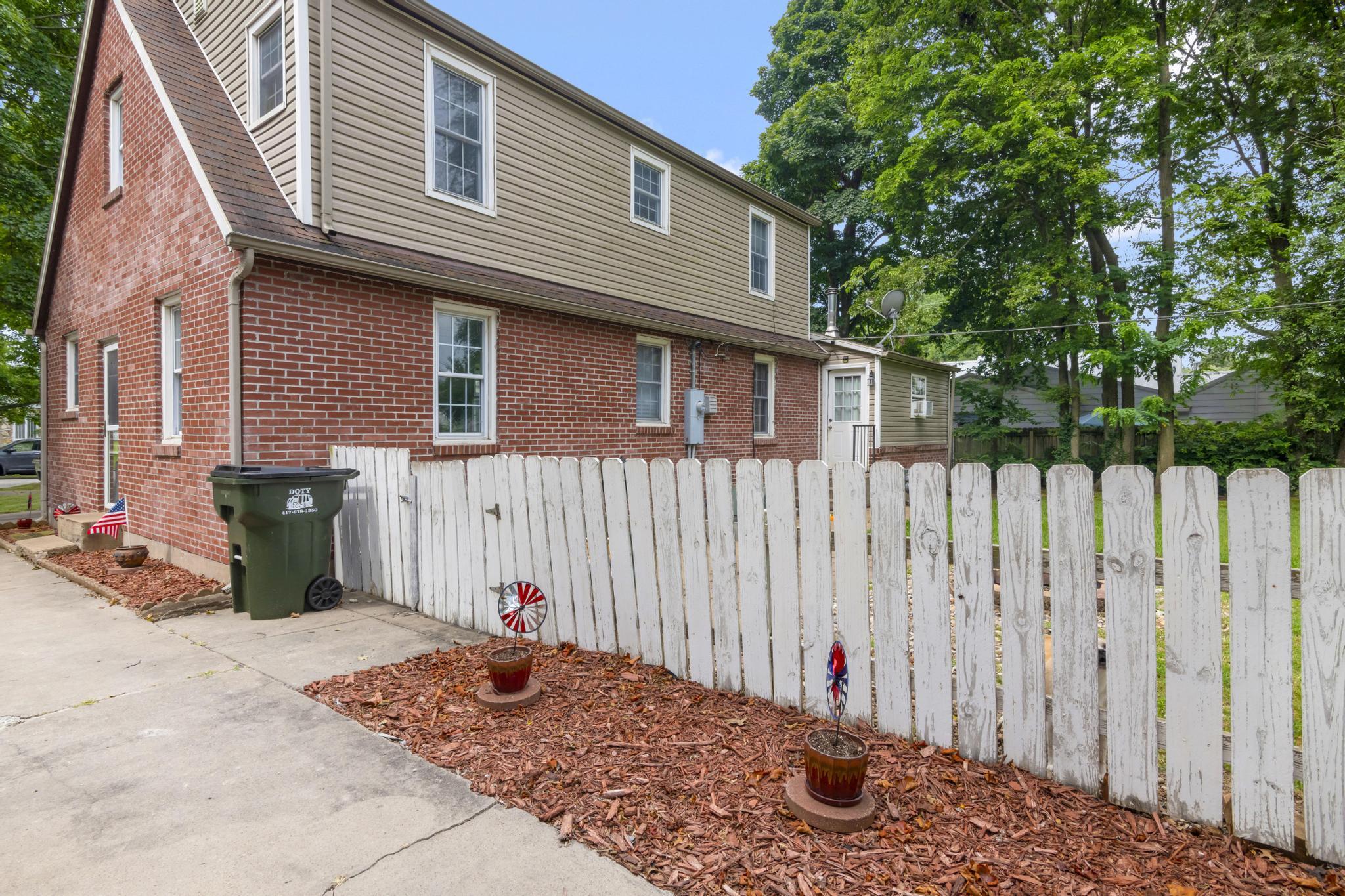 421 West College Street Property Photo 23