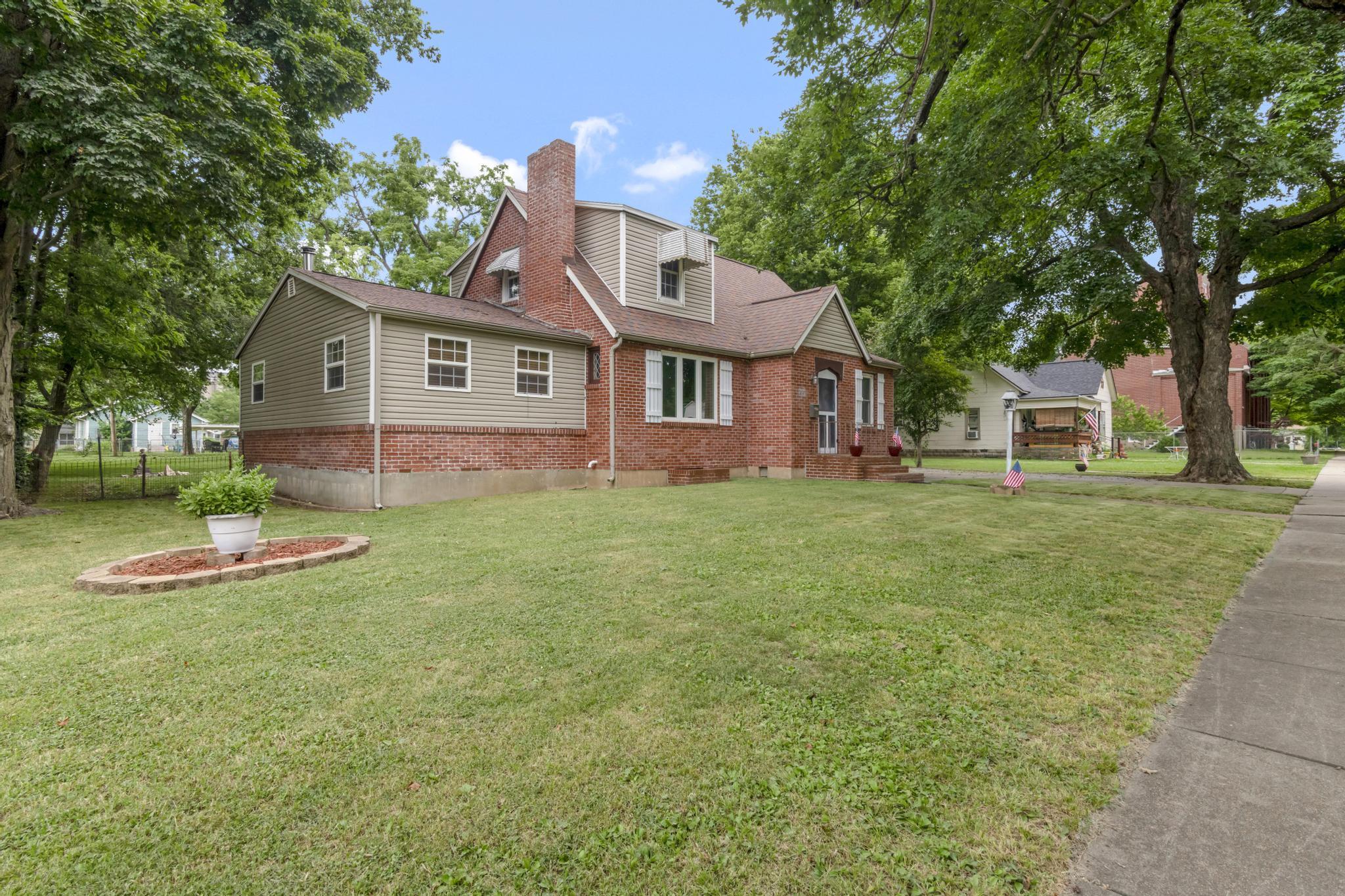 421 West College Street Property Photo 24