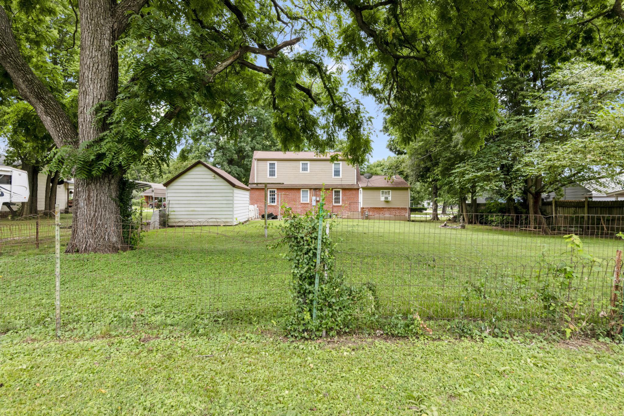 421 West College Street Property Photo 26