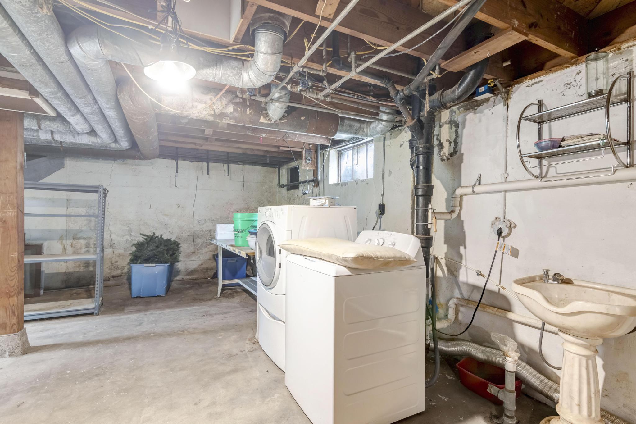 421 West College Street Property Photo 27
