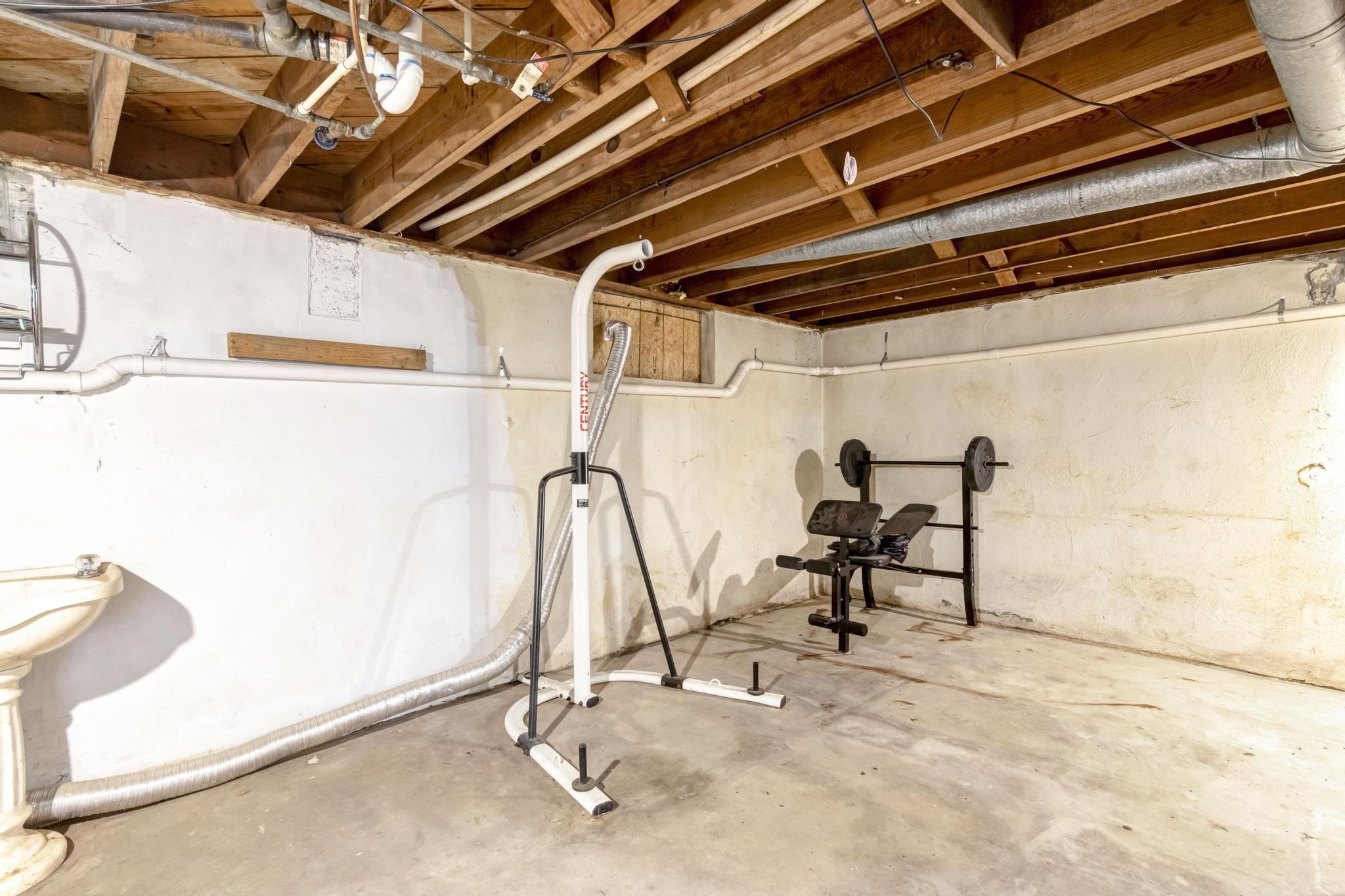 421 West College Street Property Photo 28