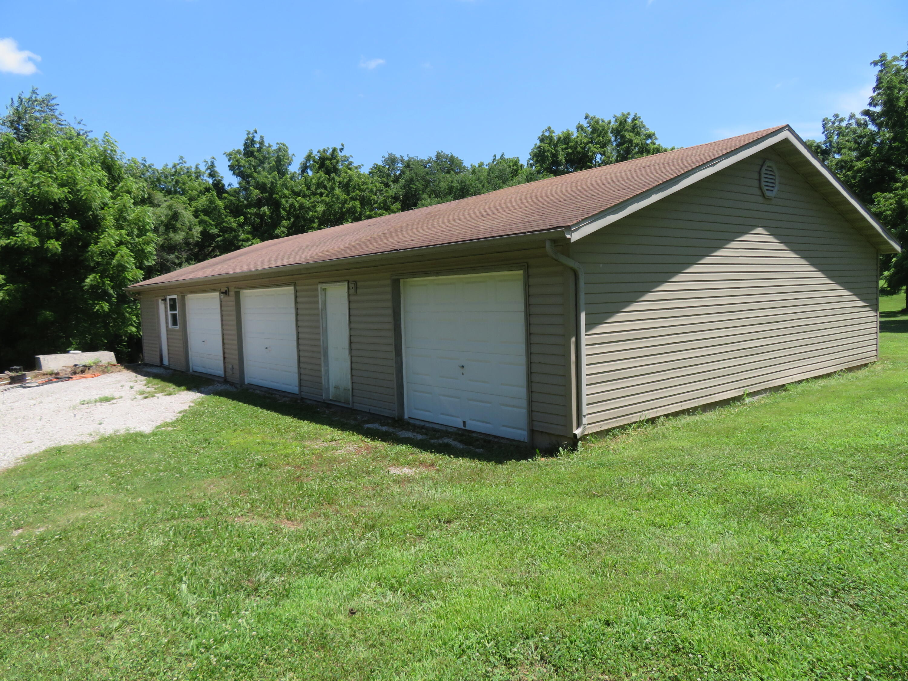 21515 South 215 Highway Property Photo 4