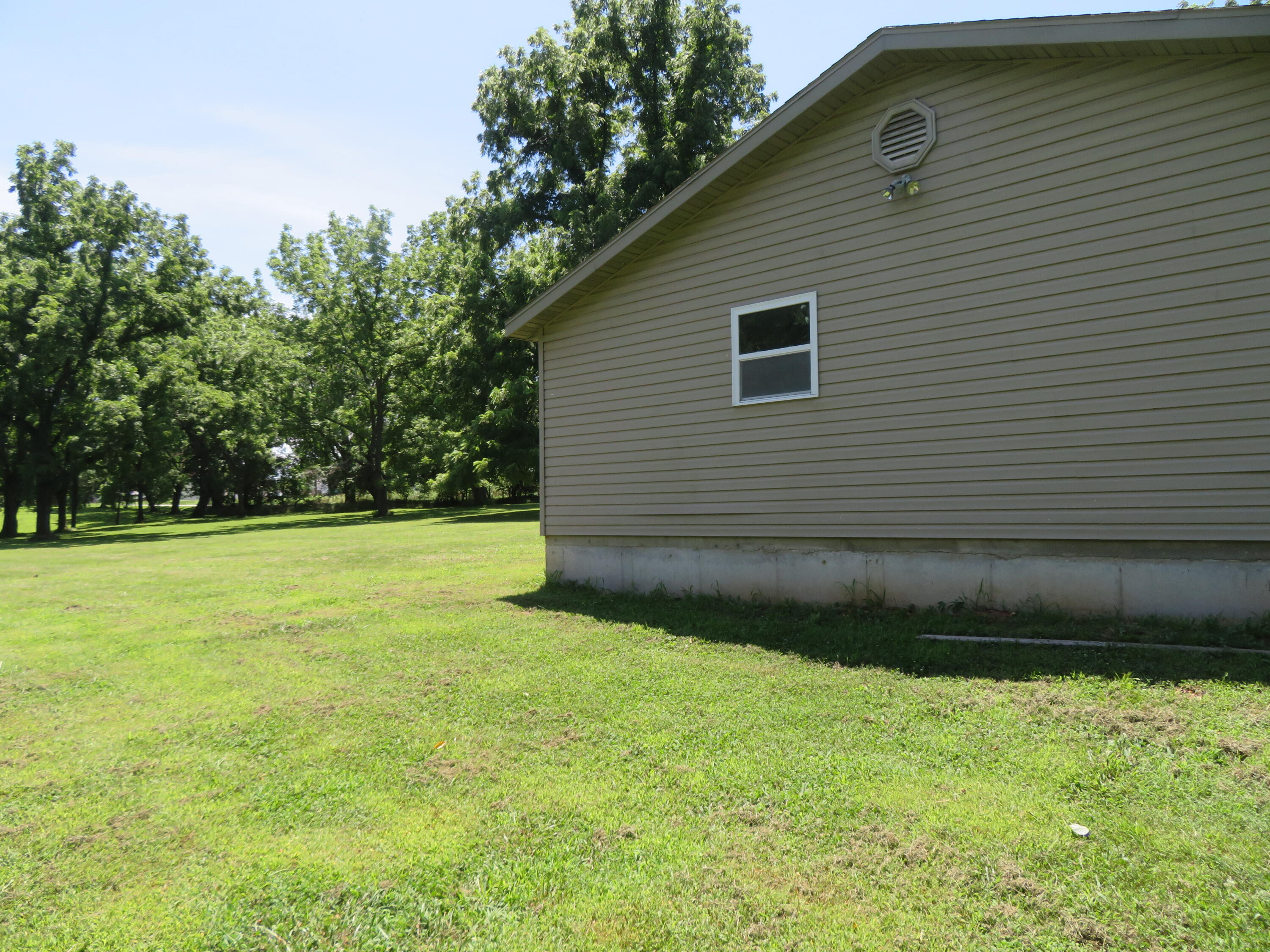 21515 South 215 Highway Property Photo 25