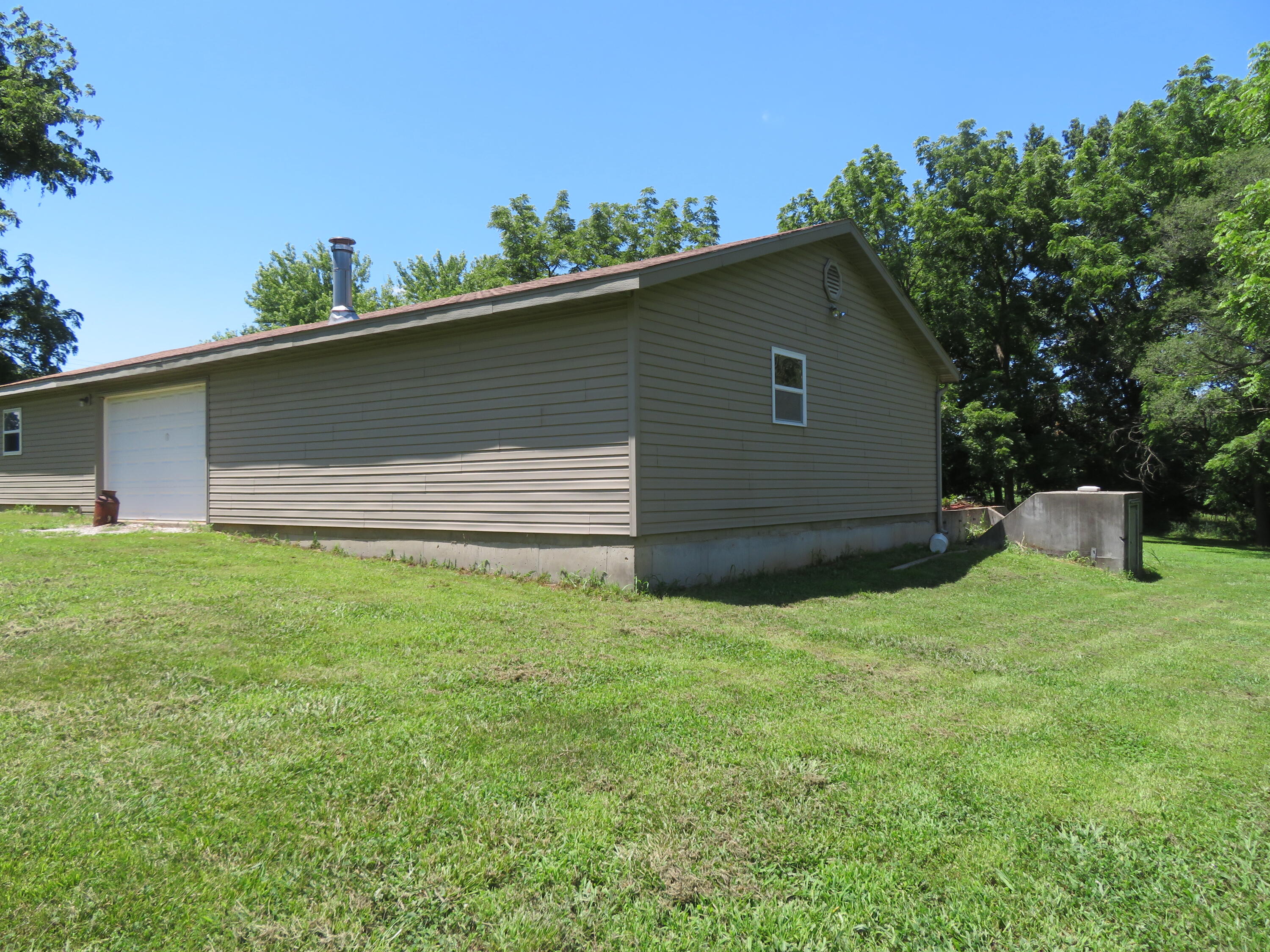 21515 South 215 Highway Property Photo 26