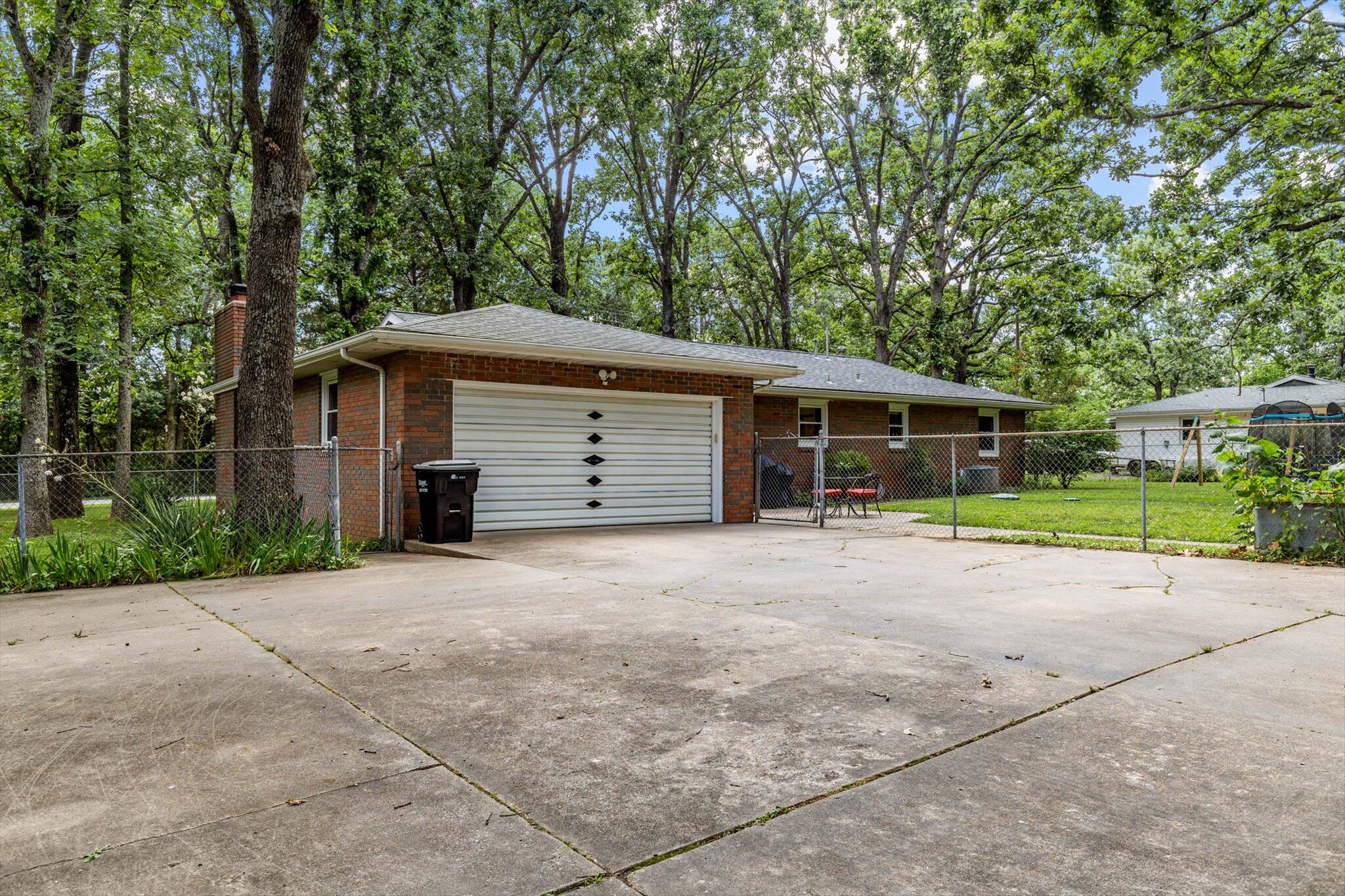 5124 South Farm Road 205 Property Photo 3