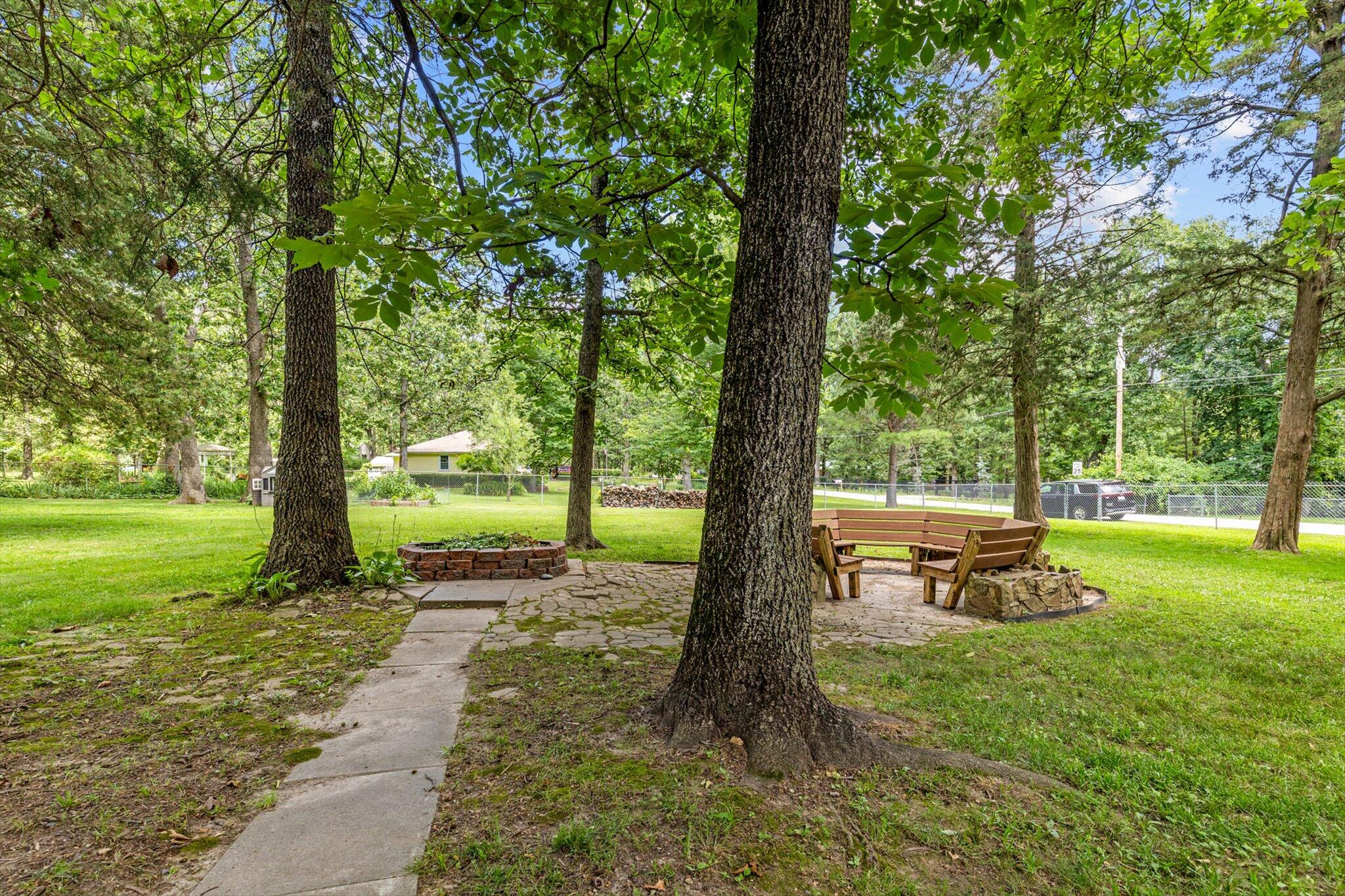 5124 South Farm Road 205 Property Photo 6