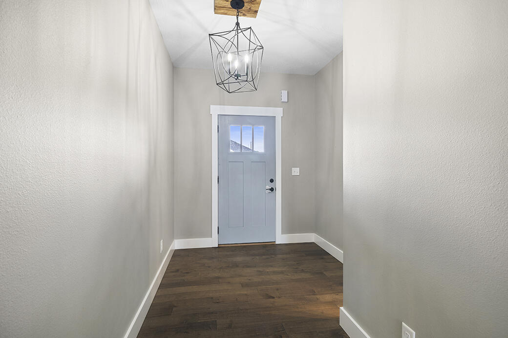 1403 East Hayloft Drive Property Photo 4