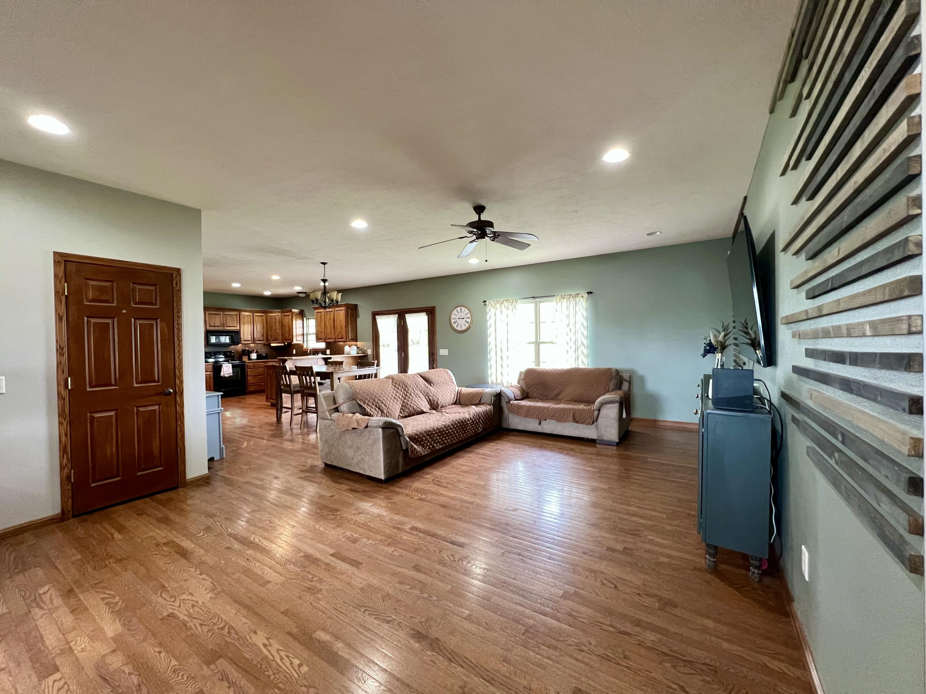 1106 East Torrey Pines Drive Property Photo 5