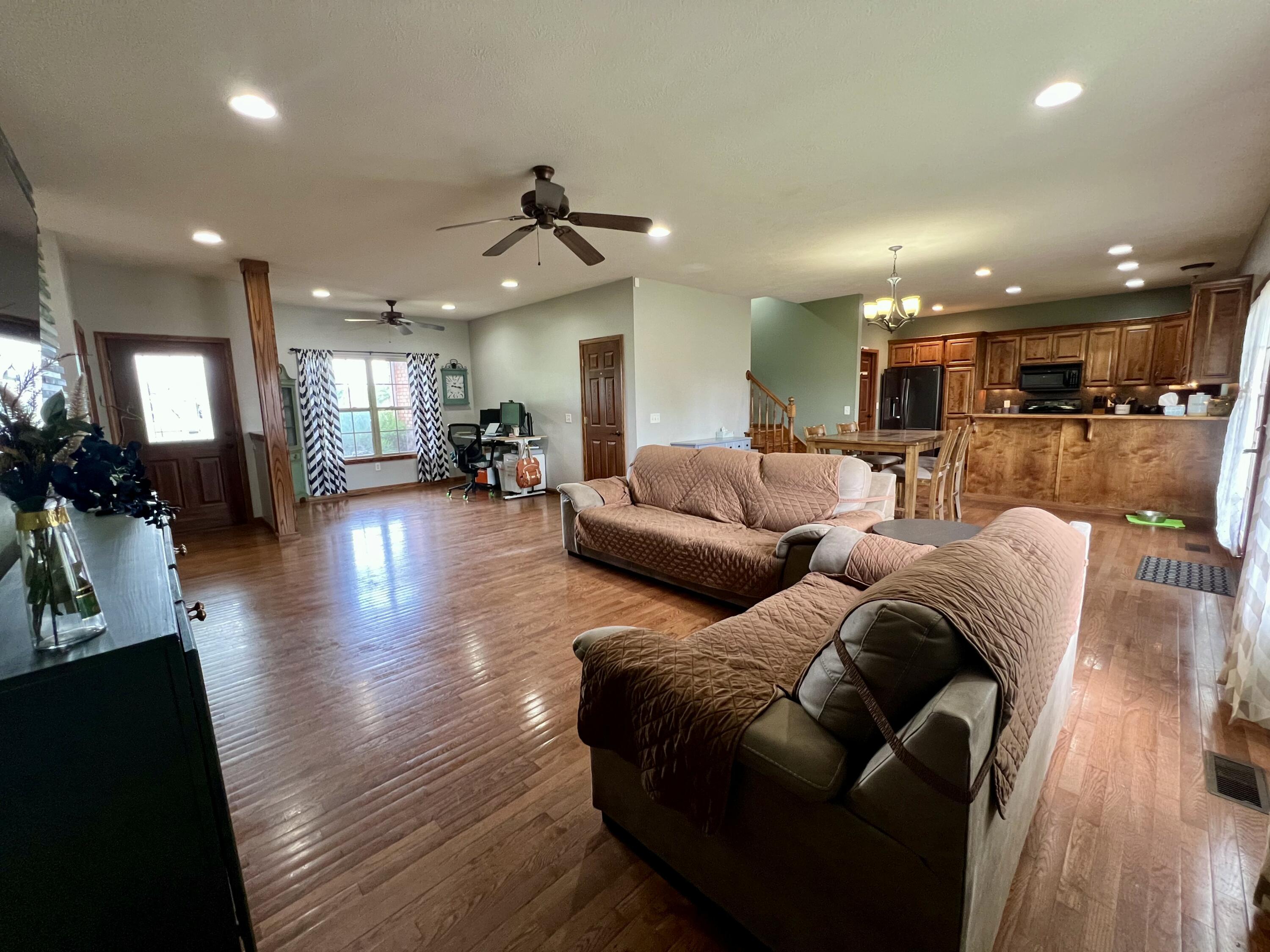 1106 East Torrey Pines Drive Property Photo 6