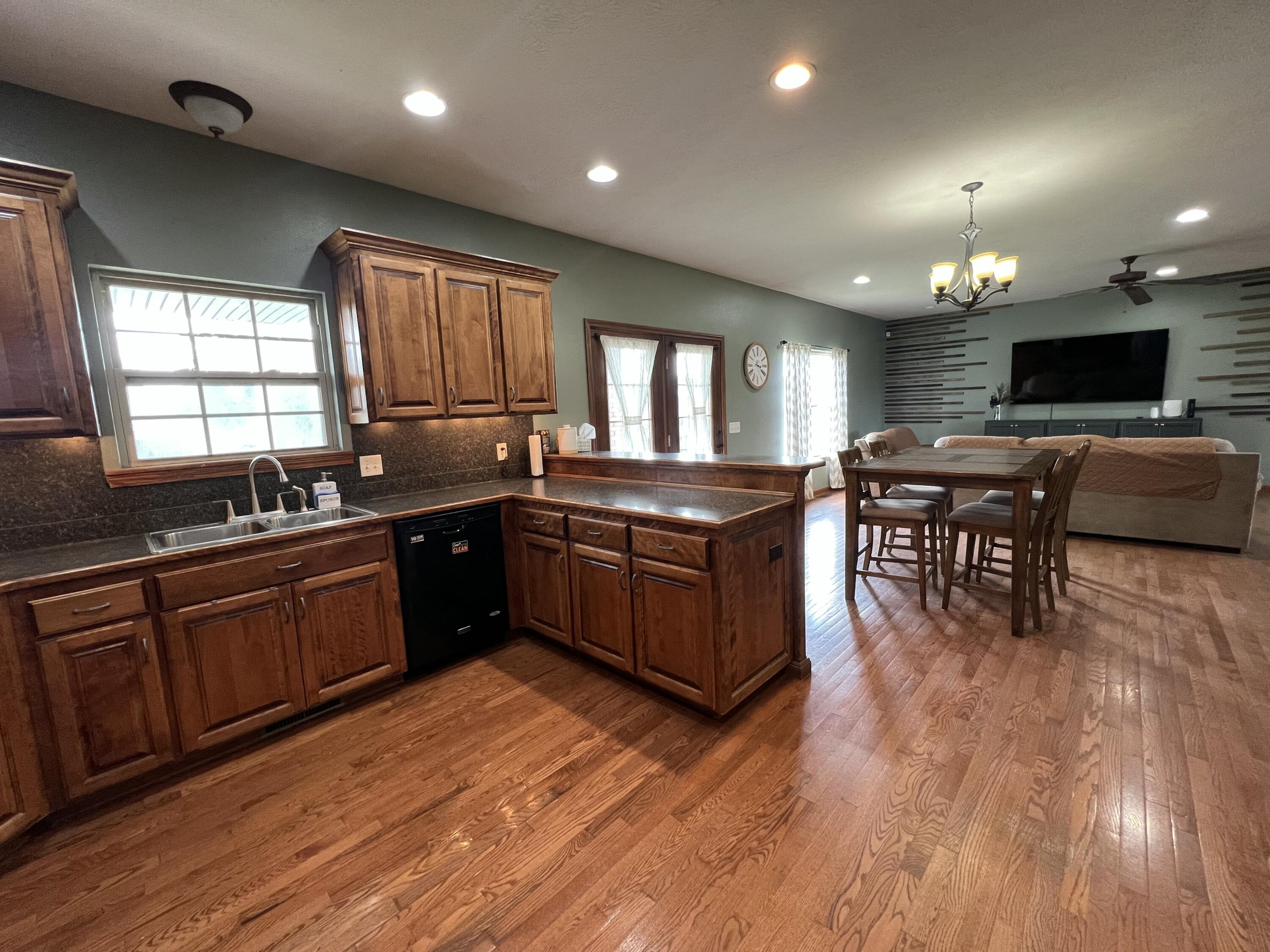 1106 East Torrey Pines Drive Property Photo 12