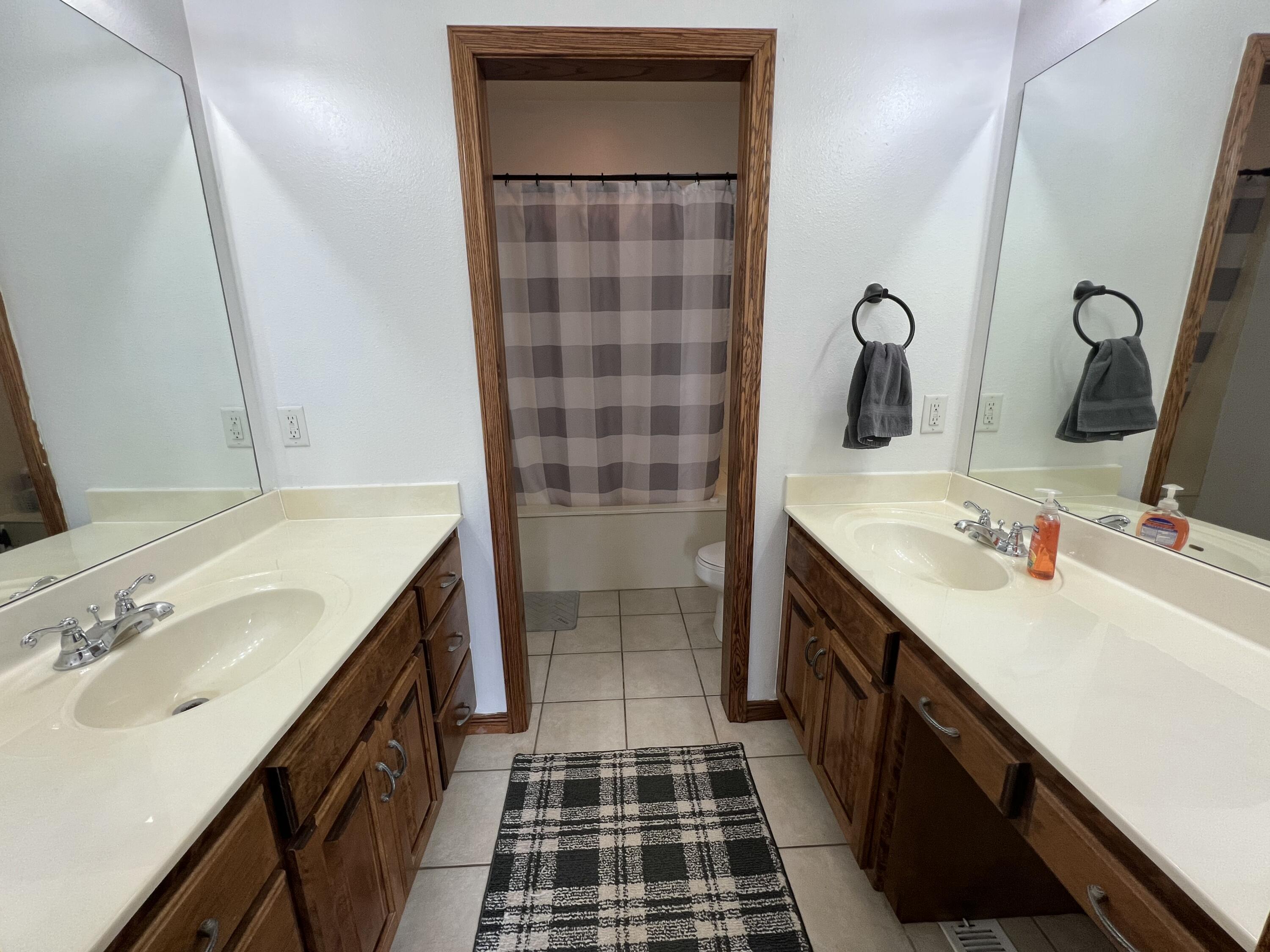 1106 East Torrey Pines Drive Property Photo 22