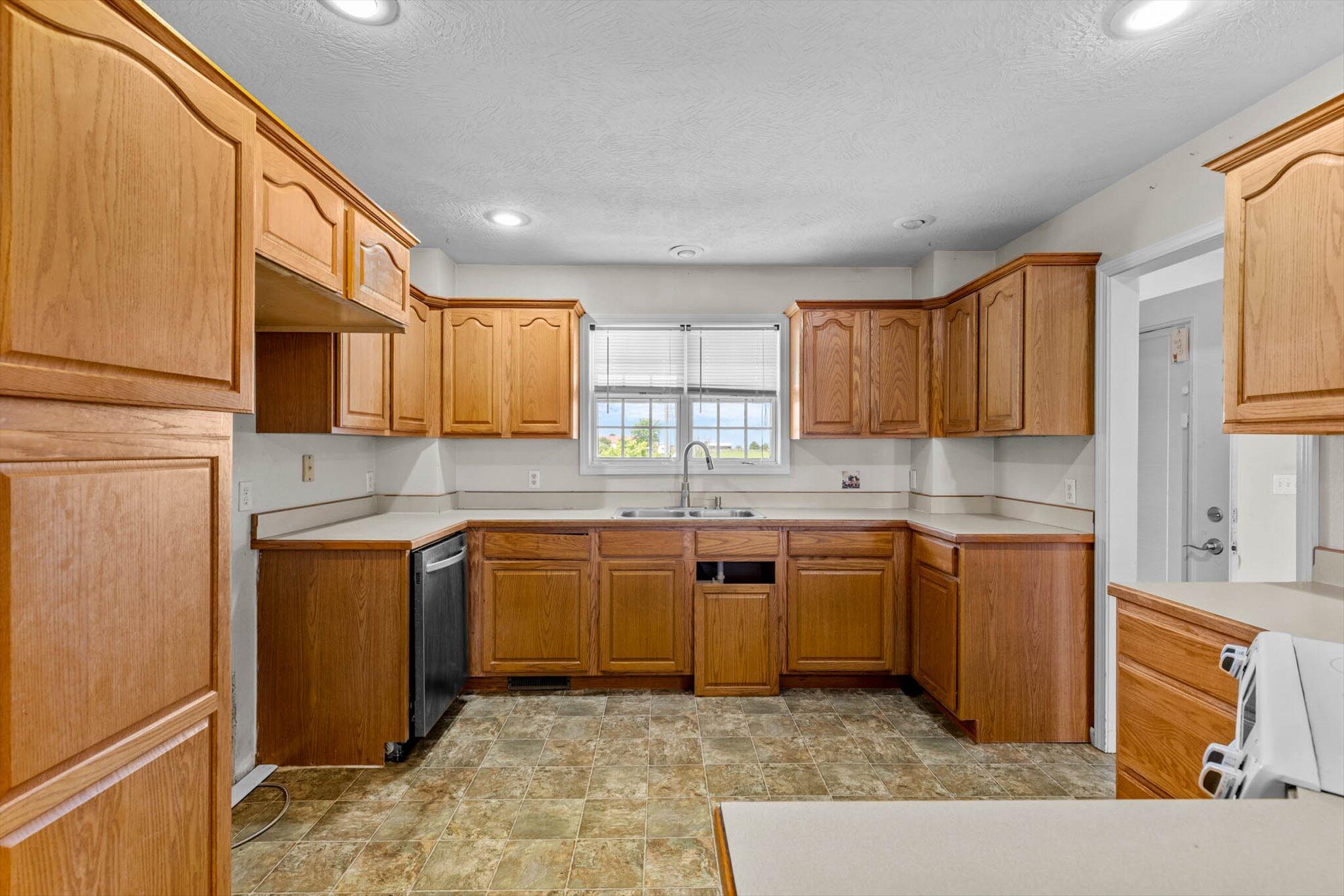 124 Plainview Drive Property Photo 9