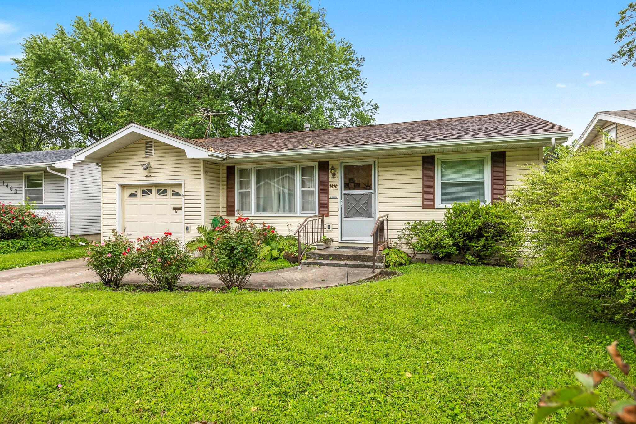 1456 East Lindberg Street Property Photo 2
