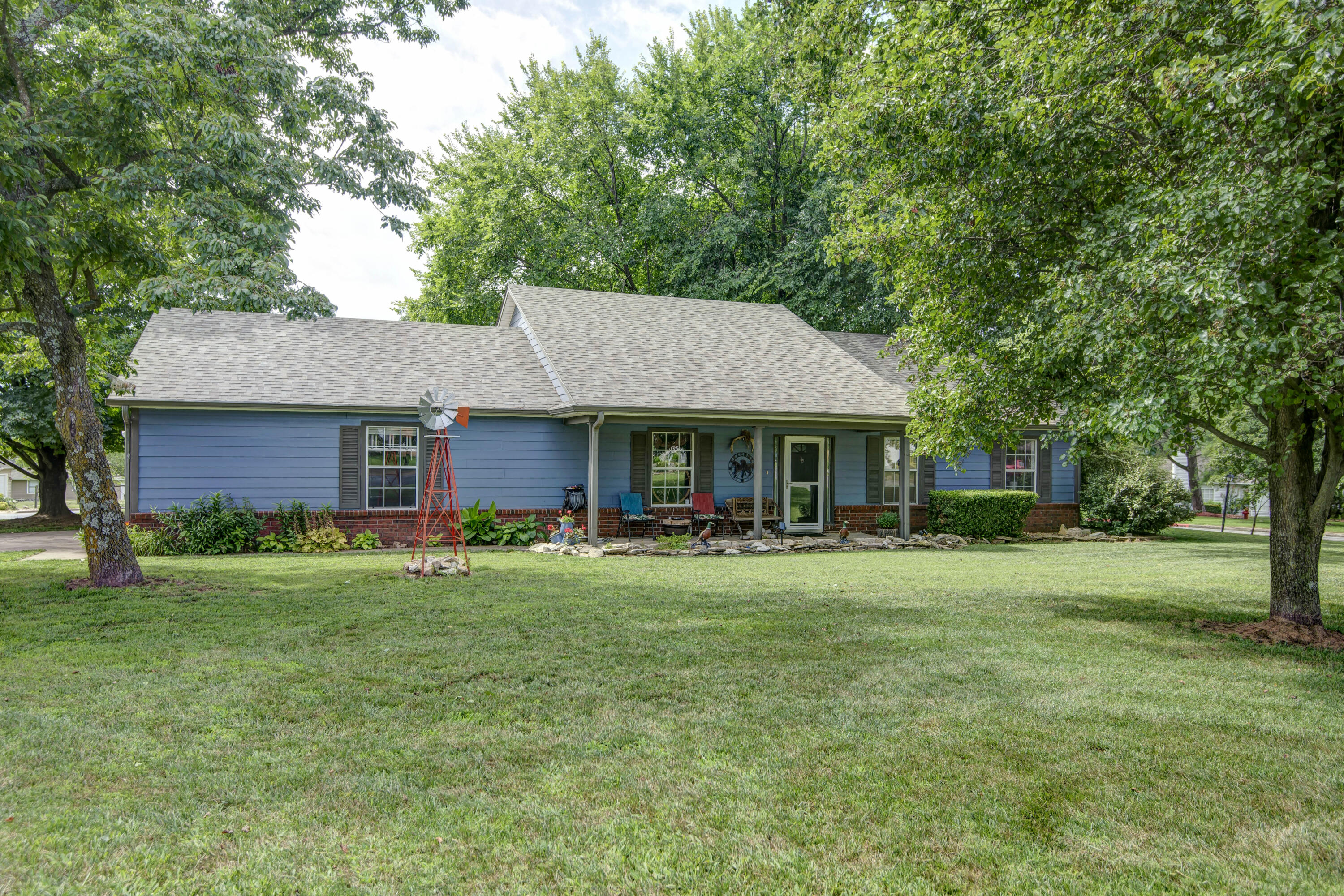162 Lancashire Drive Property Photo 1