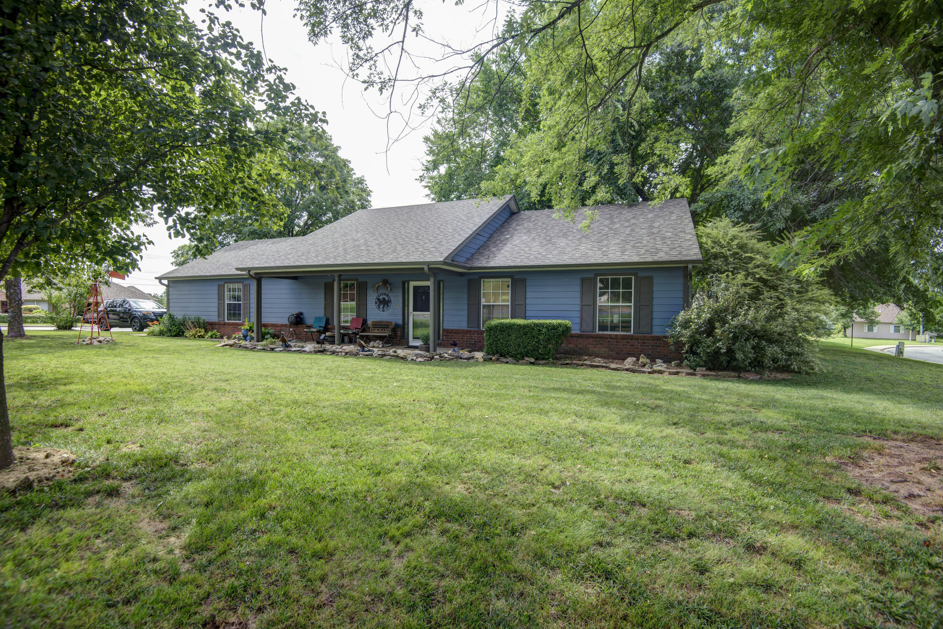 162 Lancashire Drive Property Photo 2