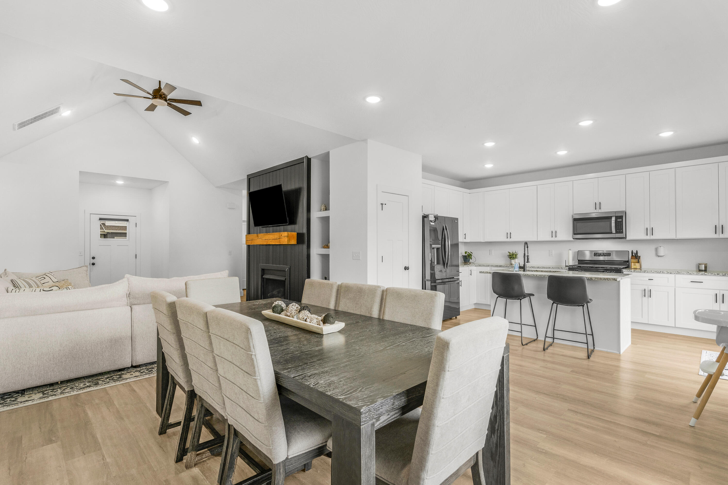 1286 South Birch Avenue Property Photo 4