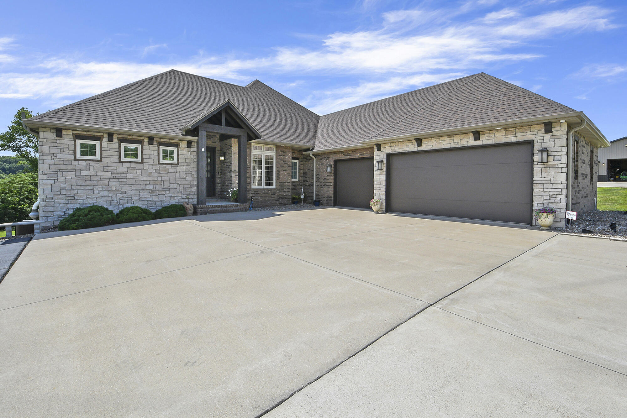 932 Caliburn Drive Property Photo 3