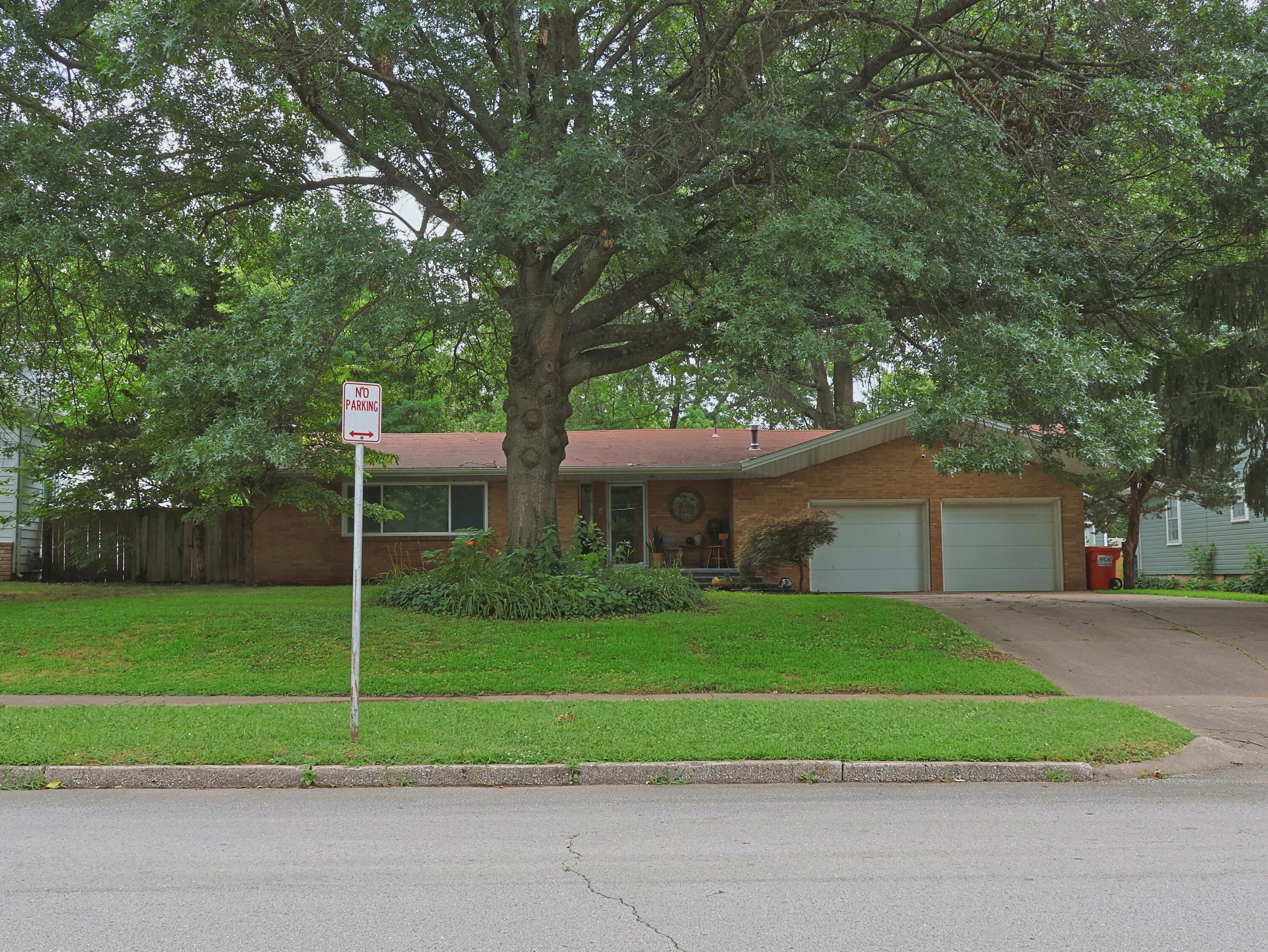 848 South Kickapoo Avenue Property Photo 2