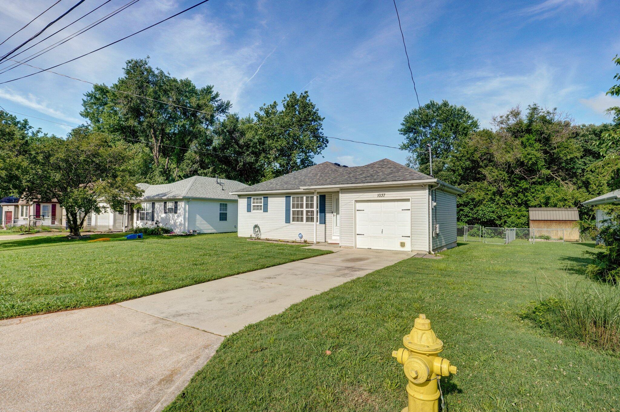 1037 North Clifton Avenue Property Photo 3