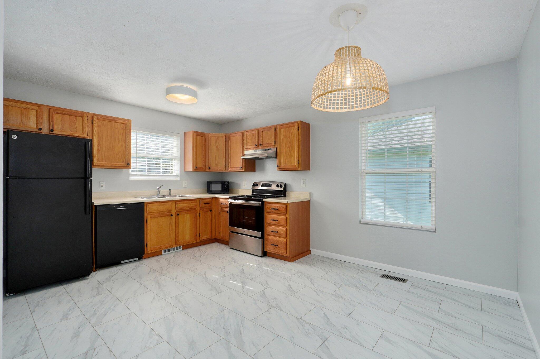 1037 North Clifton Avenue Property Photo 8